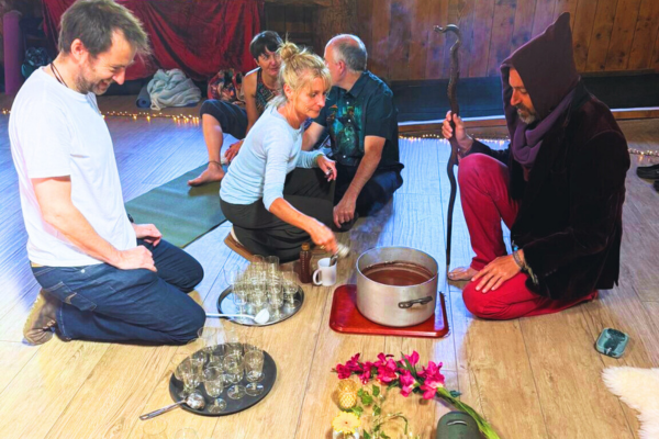 people-on-floor-pot-cacao