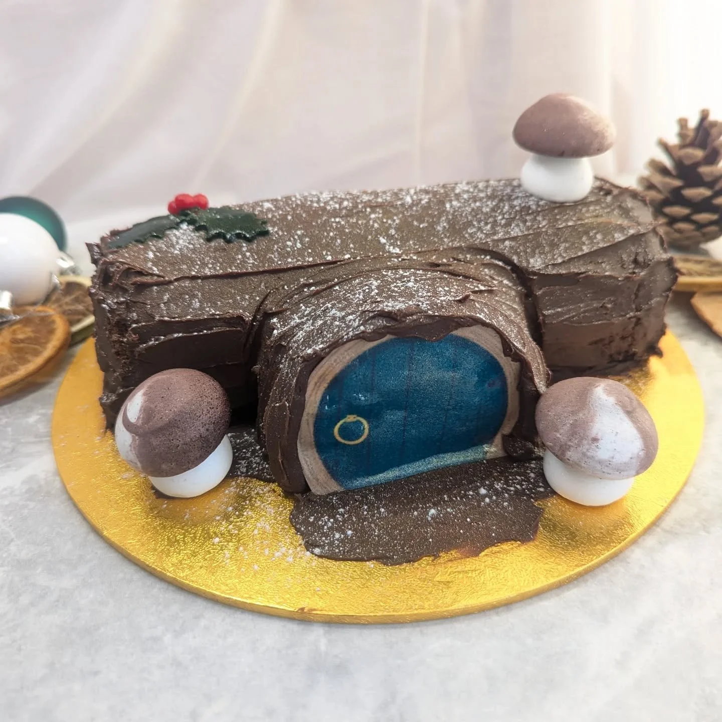 With Christmas right around the corner. Be sure to order your table centrepiece with this handcrafted chocolate and praline yule log, saving six to eight of your guests. They will be transported to a magical Forest. Each bite delicious and rich. Perf