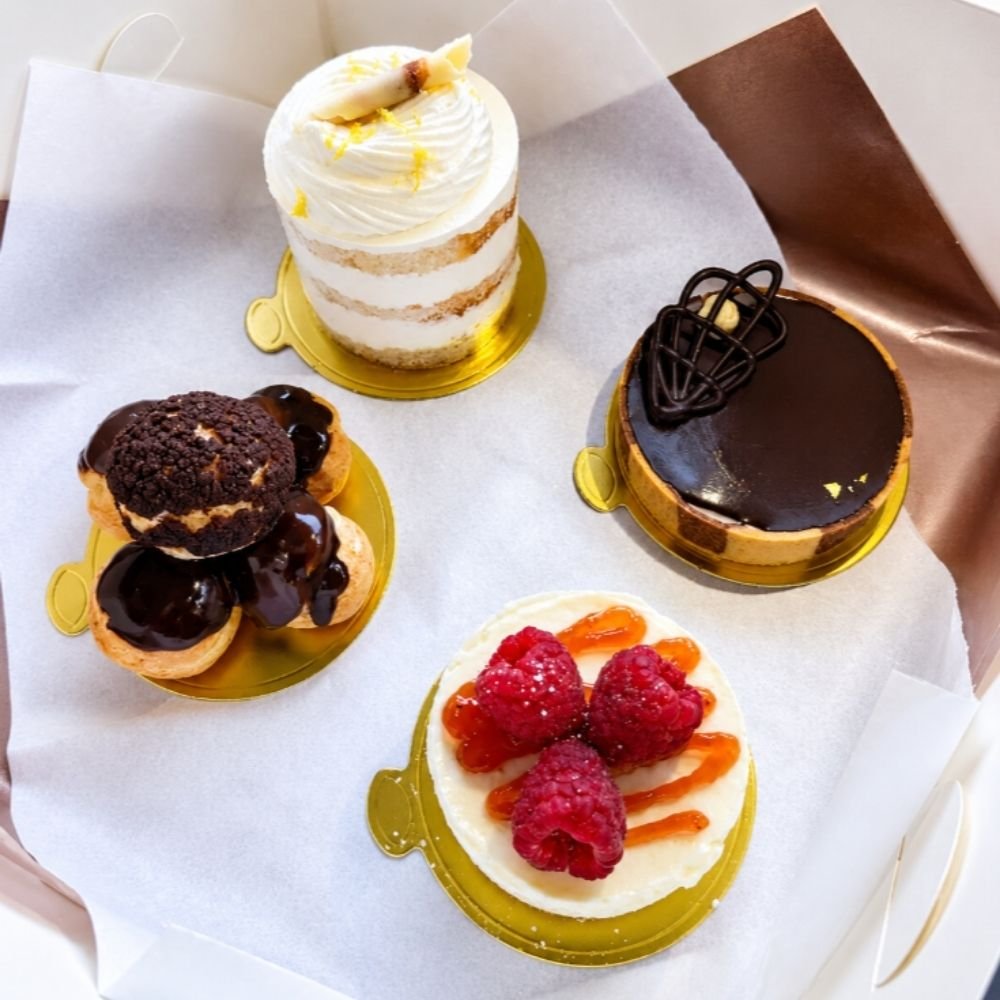 Chocolate and fruit patisseries 4 in a box