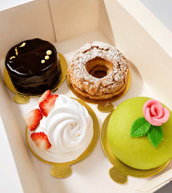 Monthly Patisserie box with 4 different variety cakes