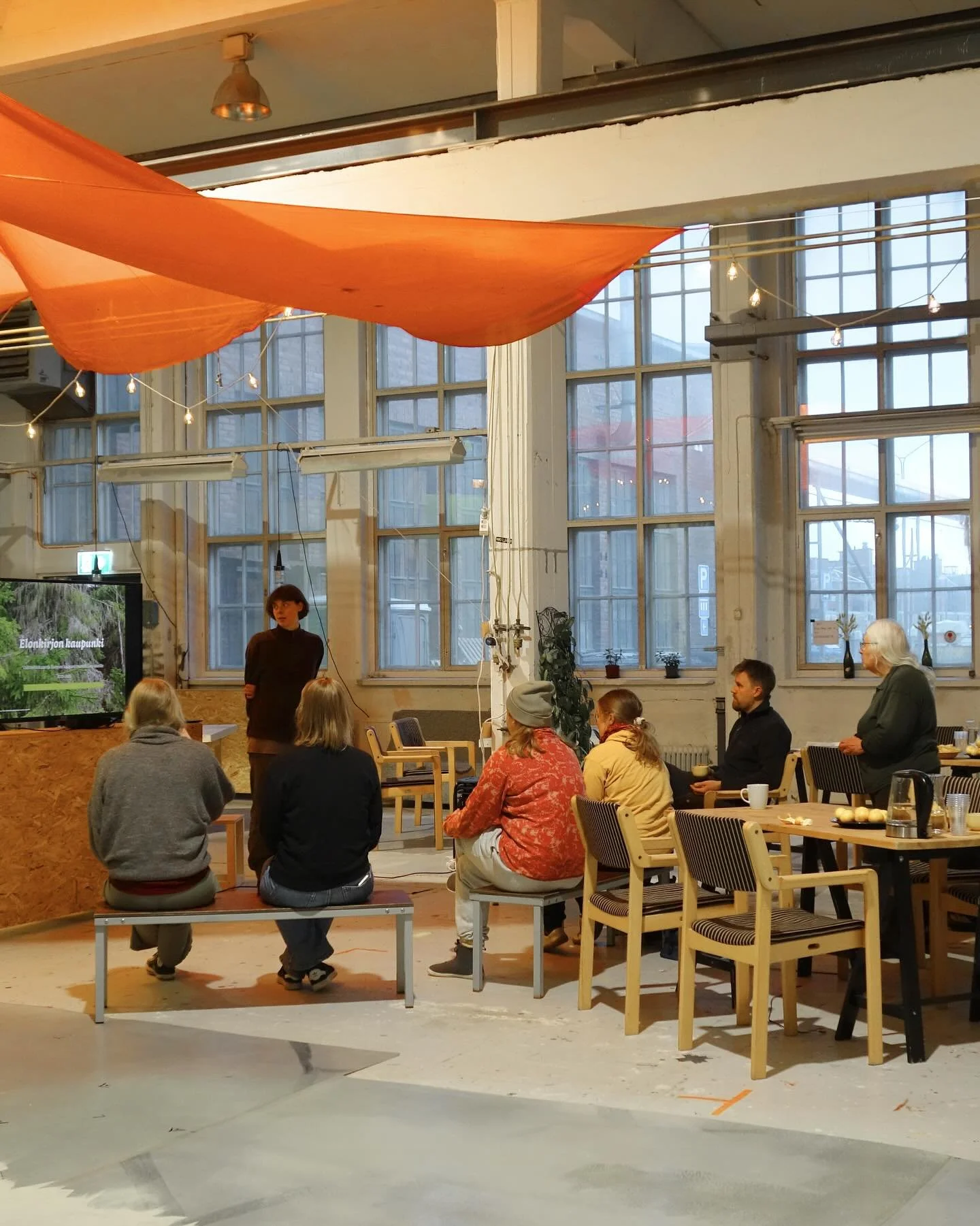 Viimeisimp&auml;n&auml; kohteena oli Kuopion Pienen Neulam&auml;en alue ja sen vaihtoehtokaavan tilanteen esittely paikallisille Kuopion Kulttuurikonepajalla. Saimme hyvi&auml; kommentteja monipuolisen virkistysk&auml;yt&ouml;n kehitt&auml;misest&aum