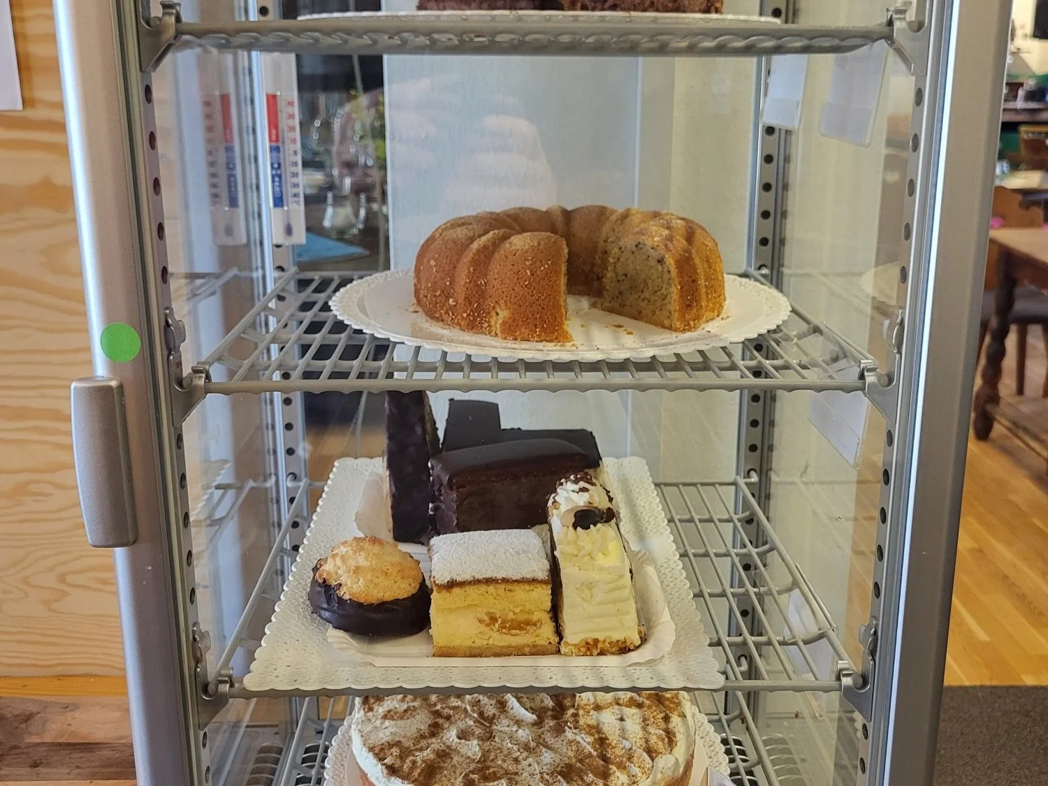 Hilfe! Ich bin auf Di&auml;t und schau mir den ganzen Tag diese tollen Mehlspeisen an! Rettet mich kommt zum Plauscherl und esst mir bitte die Mehlspeise weg!

PS: wir haben im M&auml;rz einen zweiten Pubquiz Termin also kommt vorbei und r&auml;tselt