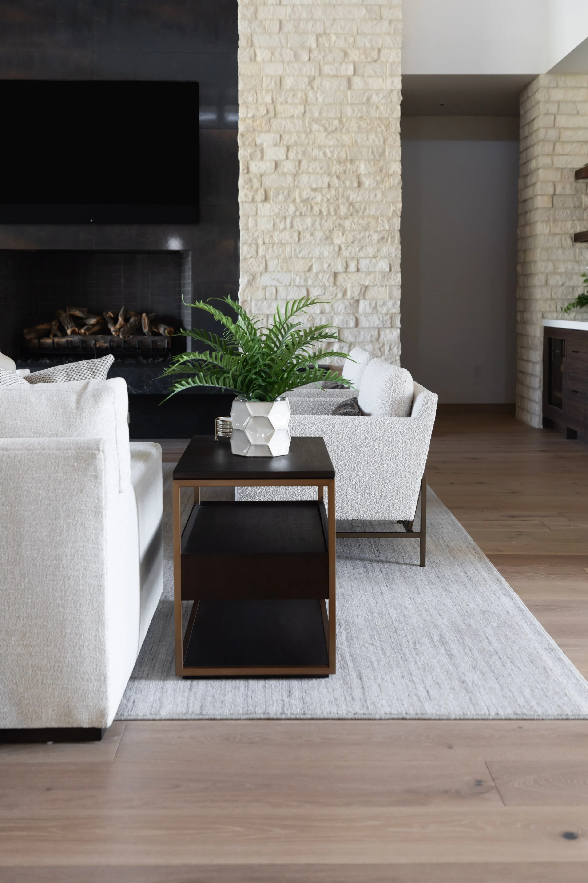 Building a Custom Home in Scottsdale? Here’s When to Bring in an Interior Designer