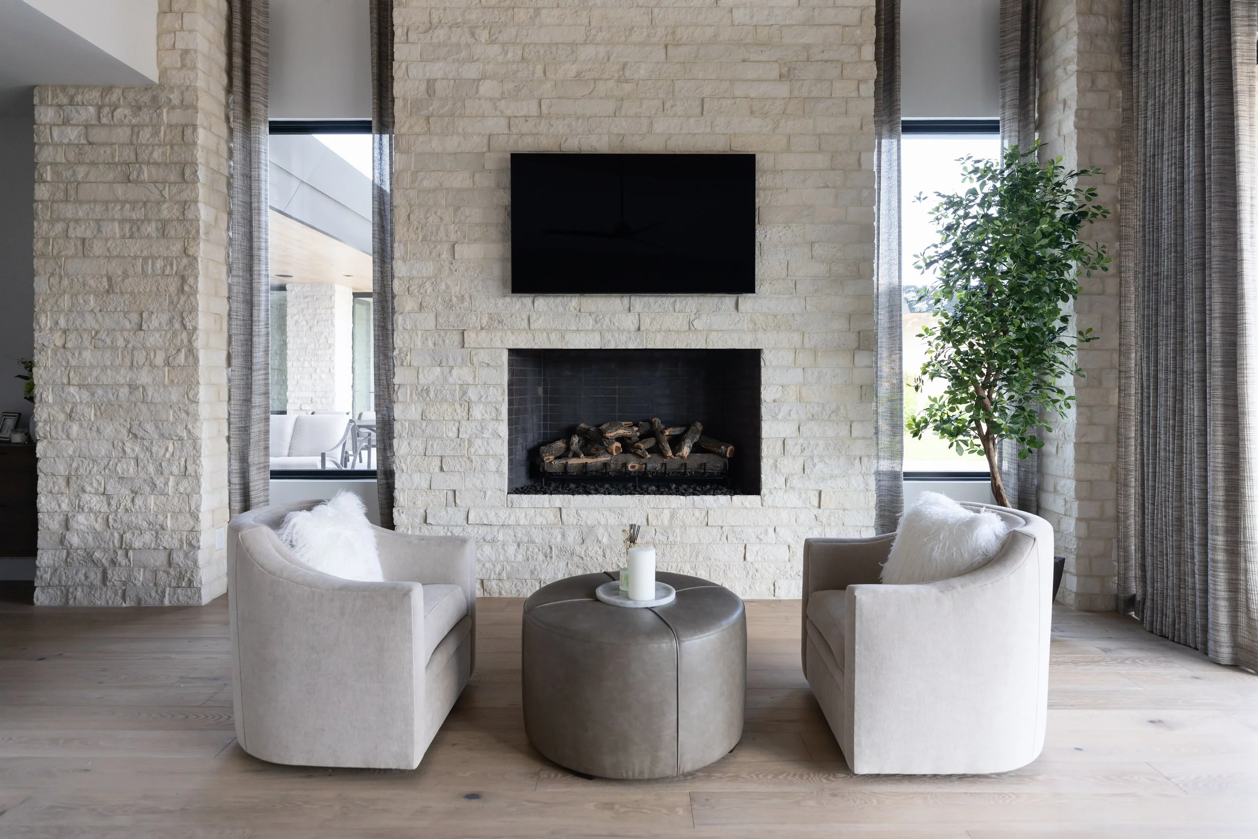 What to Expect When Working With an Interior Designer on a New Construction Home