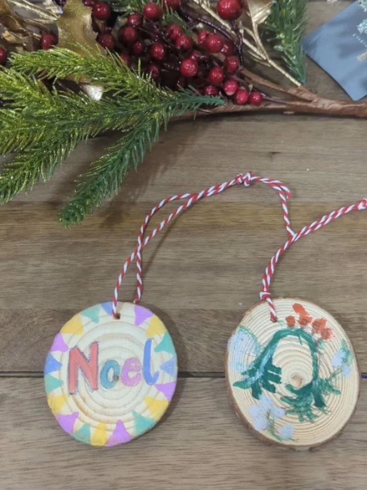 The Midford Manor residents were brilliant painting the small wooden decorations this afternoon...lovely detailed designs and as usual, everyone's is different and gorgeous 🥰 it's December so we can embrace the festivities!
Such a lovely group, who 