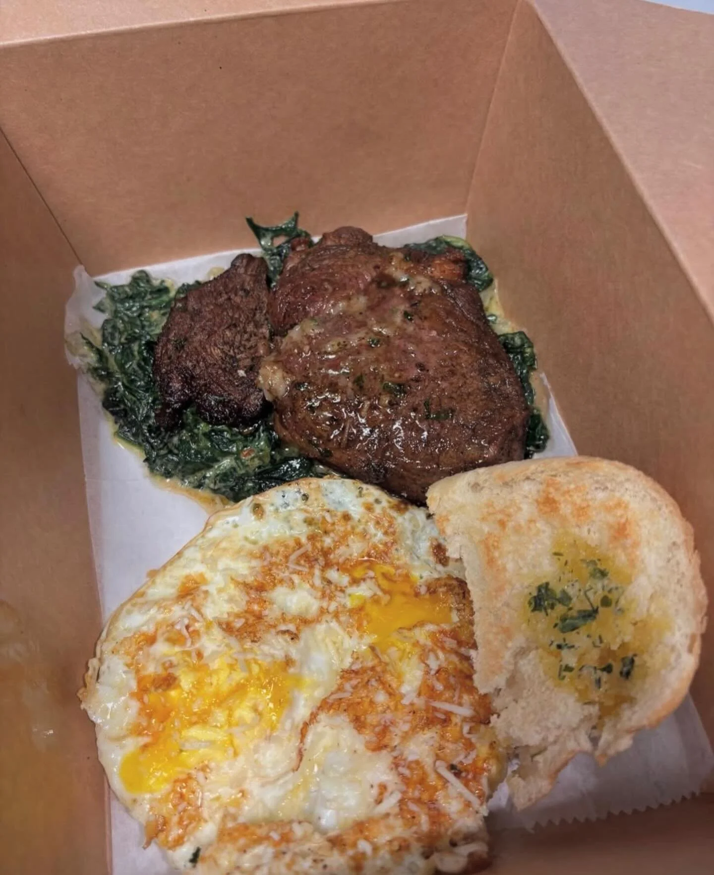 Starting the day the right way 😋
Juicy steak, creamy spinach scrambled eggs, and homemade garlic toast &mdash; flavor on a whole new level! 🥩🍳🧄