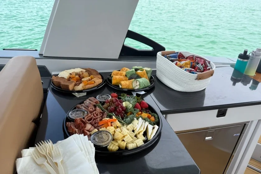 Best Waterfront Restaurants to Visit by Yacht in Sarasota &amp; Tampa Bay