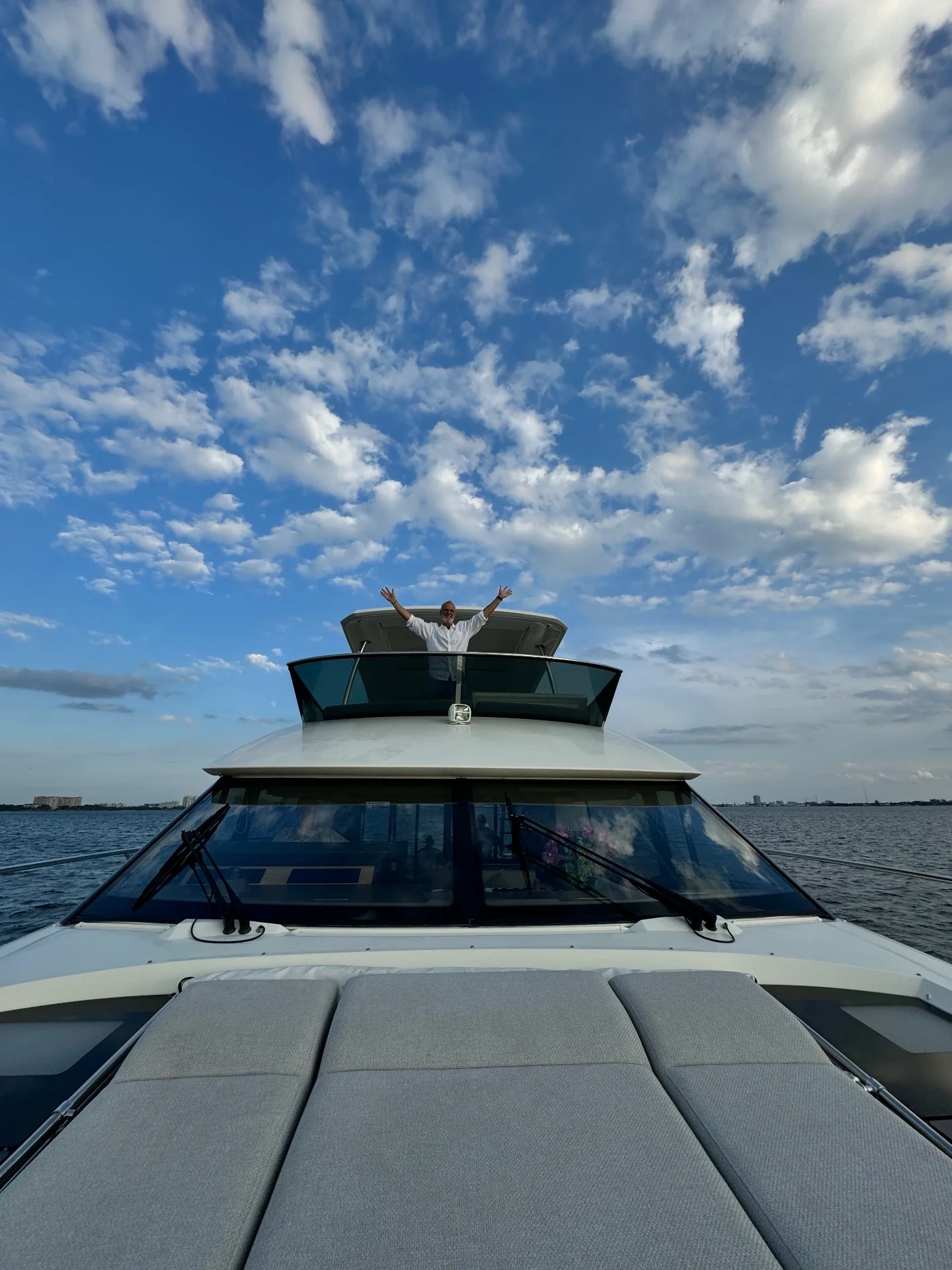 gallery-bow-hands-up-DgVAiRX-.webp