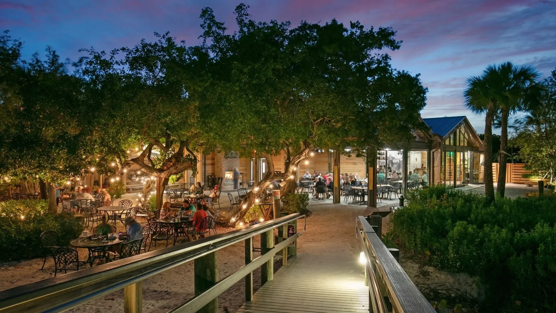 things to do in Sarasota – Mar Vista Dockside Restaurant & Pub – Bayfront dining and docking facility at Marina Jack during golden hour.