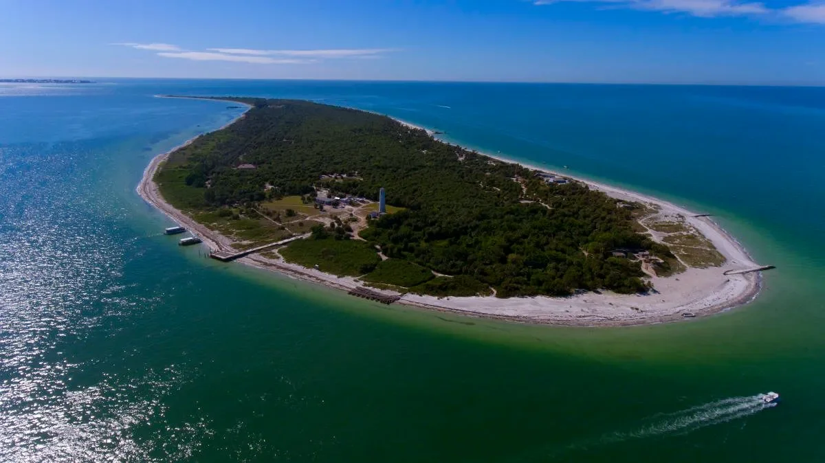 things to do in Anna Maria – Egmont Key – lush island landscape and historic lighthouse at Egmont Key.