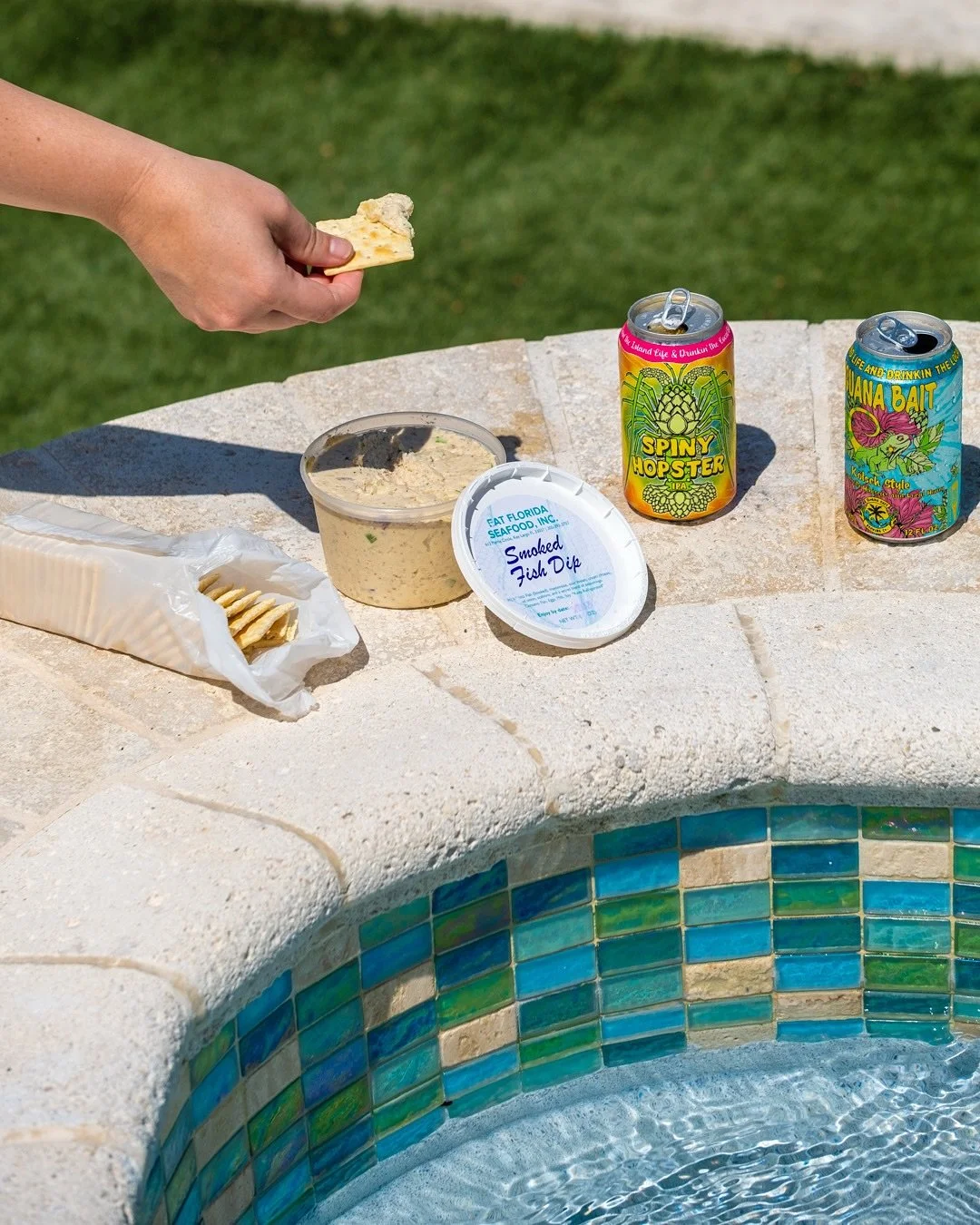 โผ๏ธ FREE SAMPLES โผ๏ธ
Locals swear by it. Now you can too!
Come grab a FREE sample of our fish dip at the market and see why we’re after that Best Fish Dip in the Upper Keys title. ๐ 
Please vote if you can!
#EatFloridaSeafood #FishDip