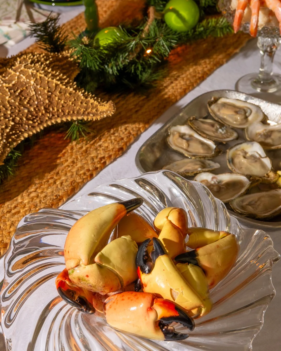 No holiday table is complete without tails and claws!

Enjoy succulent lobster tails and sweet stone crab paired with our zesty sauces and rich @cowsrulegourmetbutter. Crack your claws with a stone crab mallet or cracker for a hands-on festive feast!