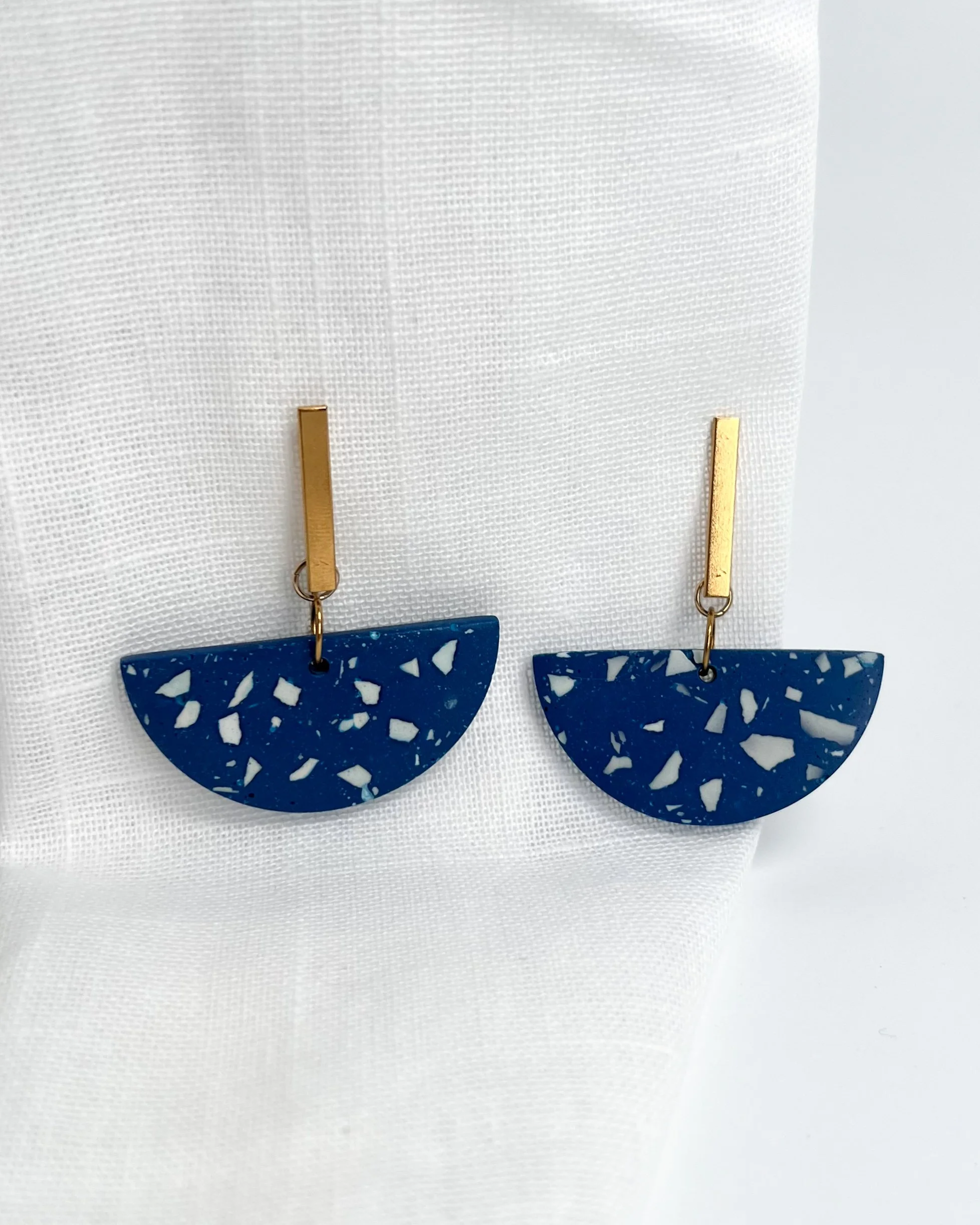 Mist Blue -Gold L.JPG