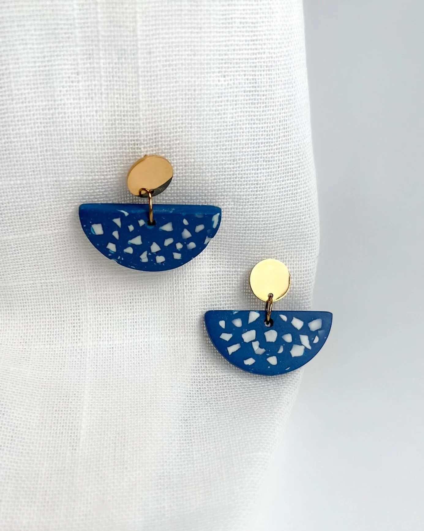 Mist Blue -Gold M.JPG