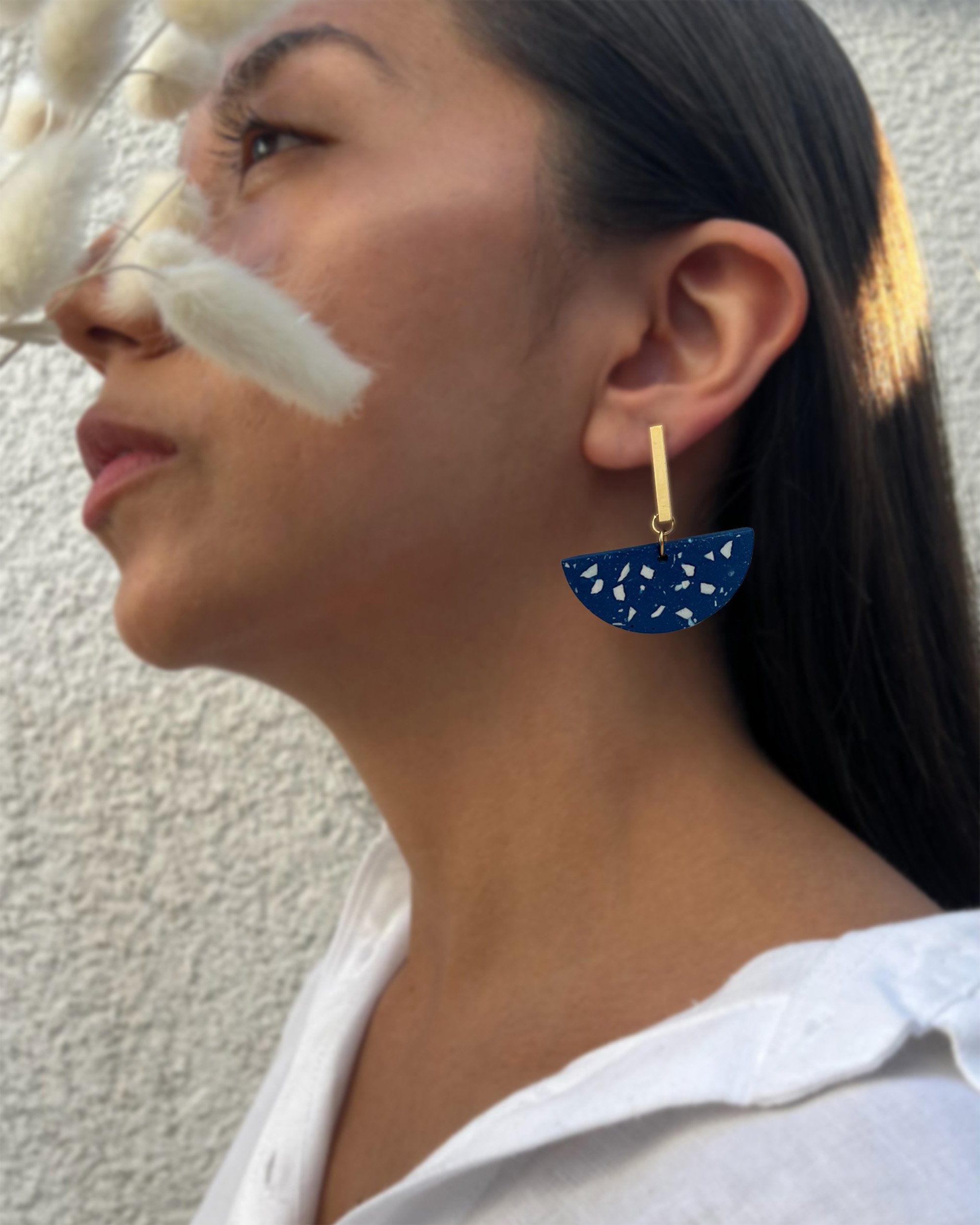 Mist Person Blue -Gold L.jpg