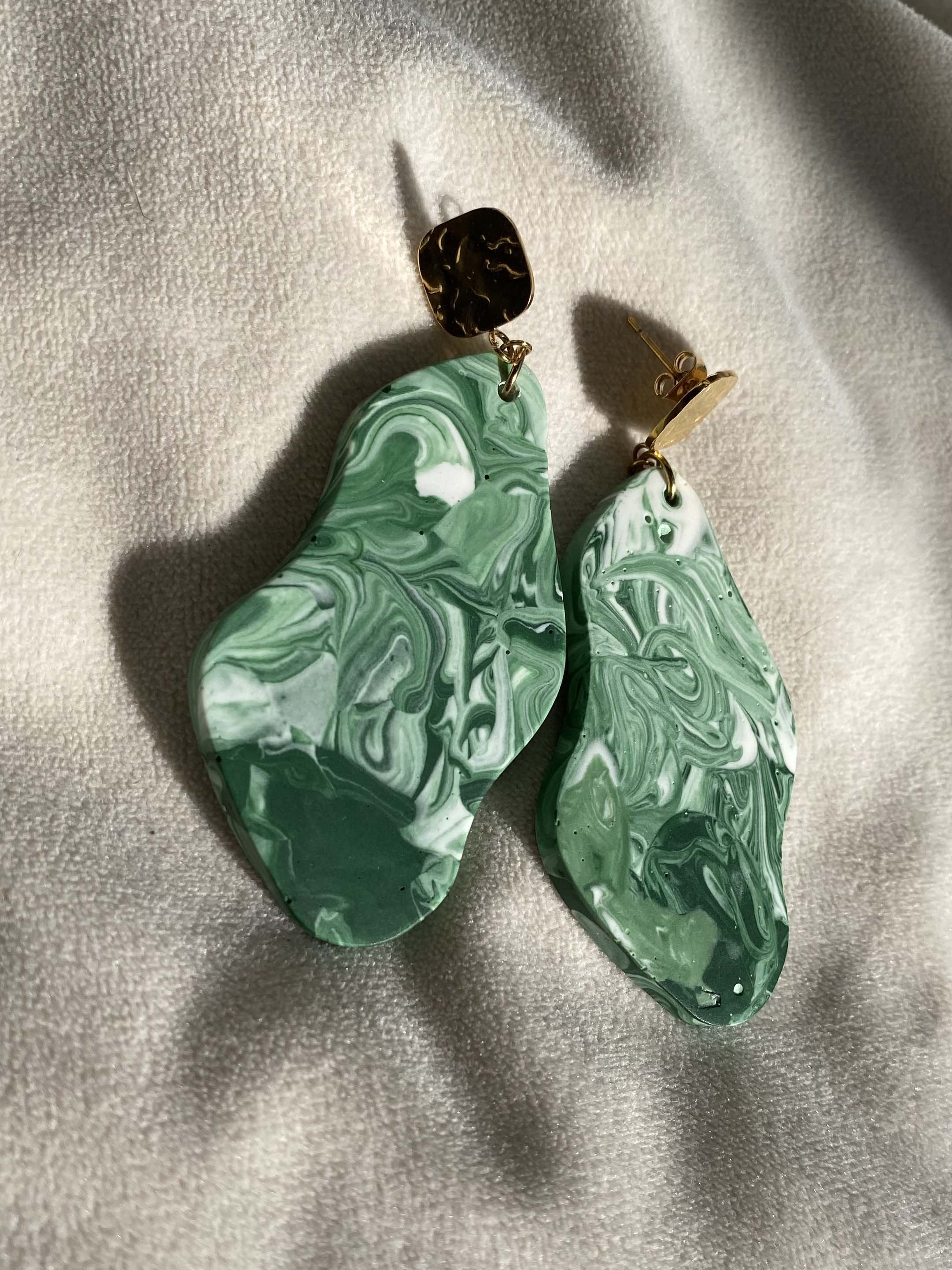 big size green earrings golden 1.jpg
