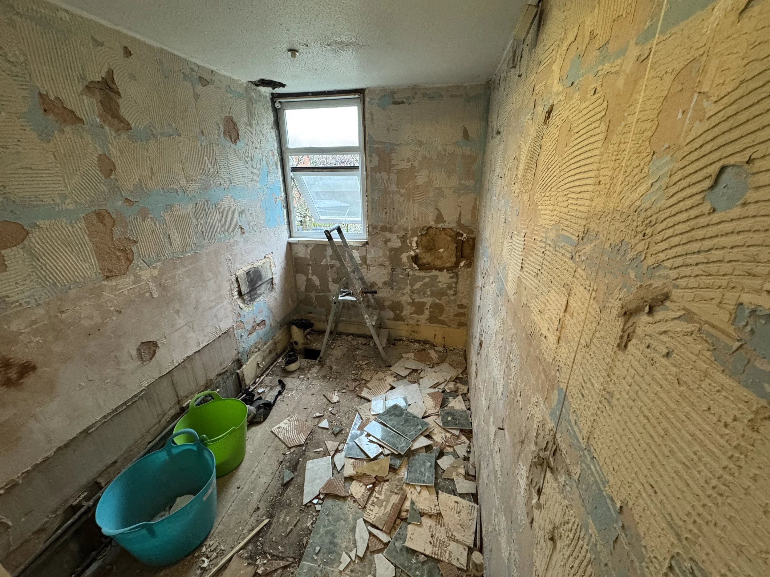 Our Team’s Latest Bathroom Transformation – Turning a Dated Space into a Modern Rental Winner!