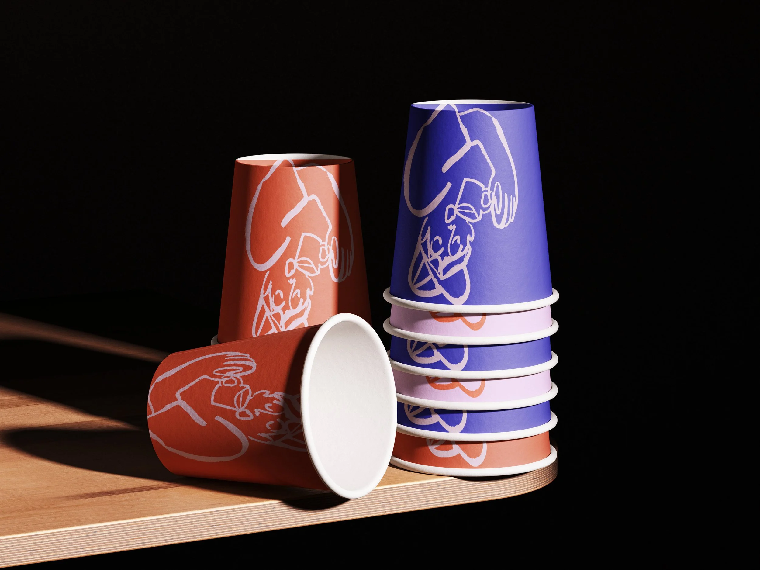Mockup de plusieurs gobelets de café affichant trois designs différents dans des couleurs variées.