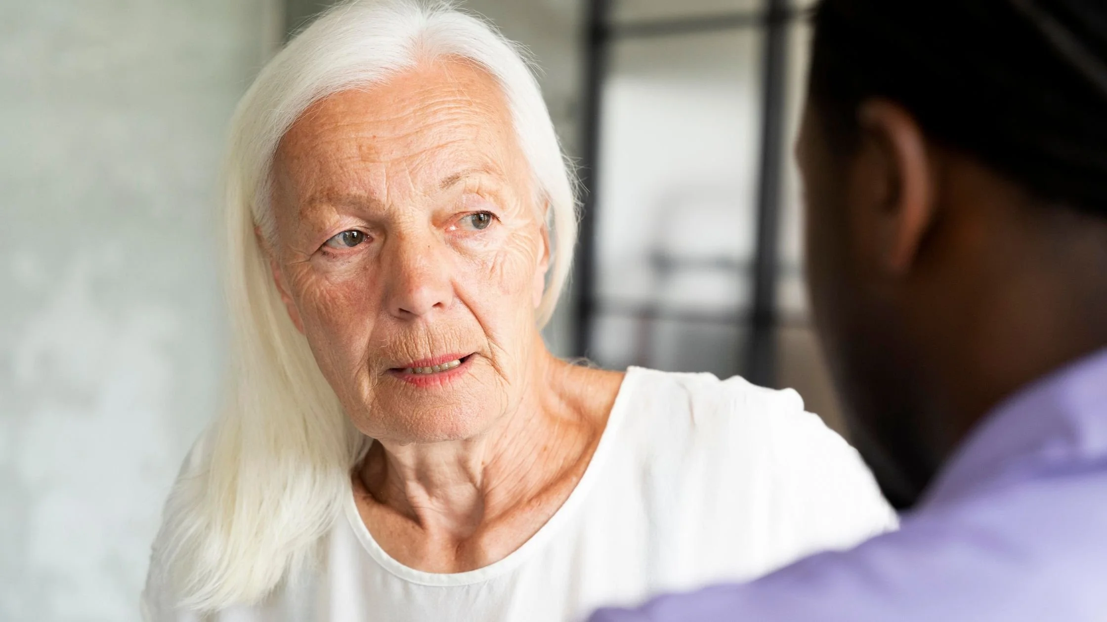 Quand la mémoire s’efface : comprendre la maladie d’Alzheimer en contexte de massothérapie