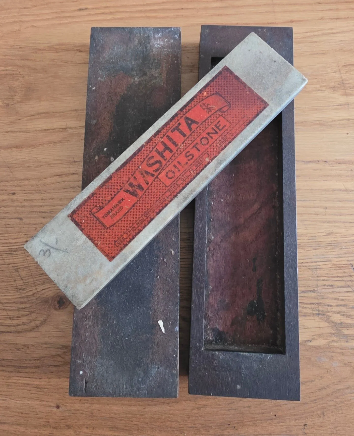 A very nice Washita stone arrived in the post last night, listed this morning and sold within minutes.