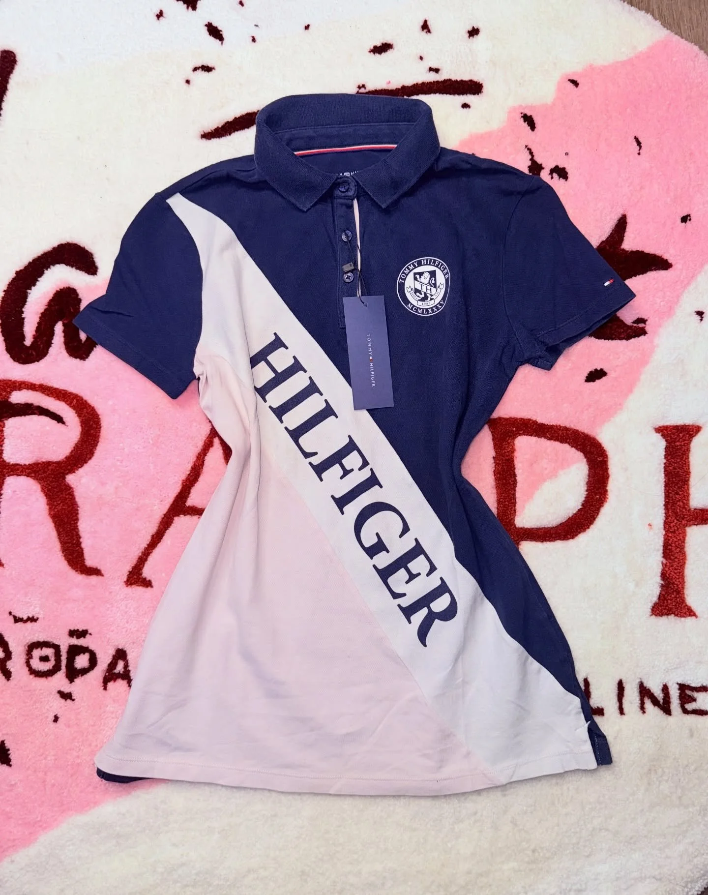 Dama playera T OMMY talla Xs (queda bien a una S ) $$550$