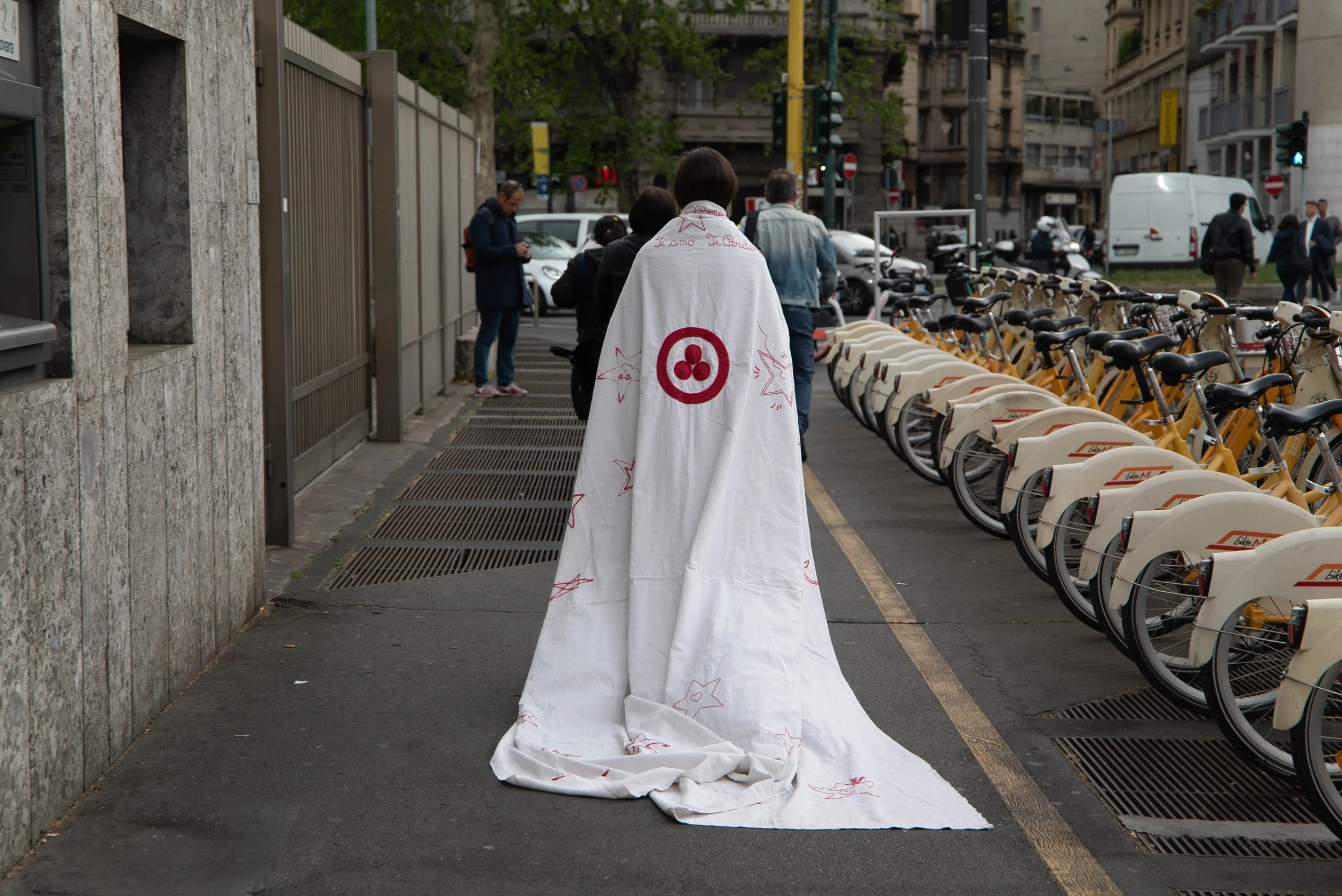 Silvia Capiluppi, "Lenzuoli sospesi"