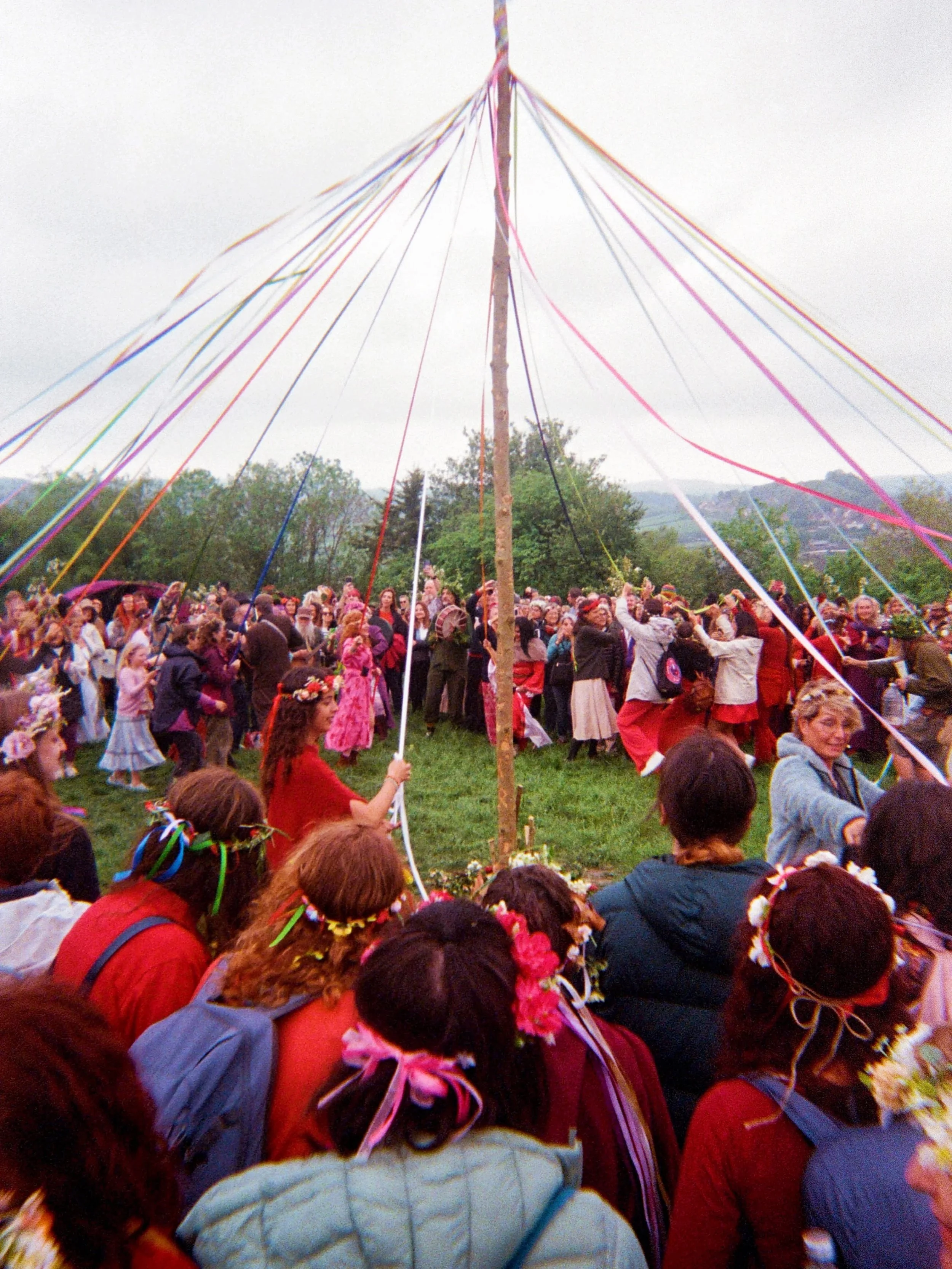 Some disposable snaps from Beltane and the raising of the maypole (peep @ninaeff's gleeful face carrying the dragon's shoulders)

#35mm #beltane #maypole #mayday