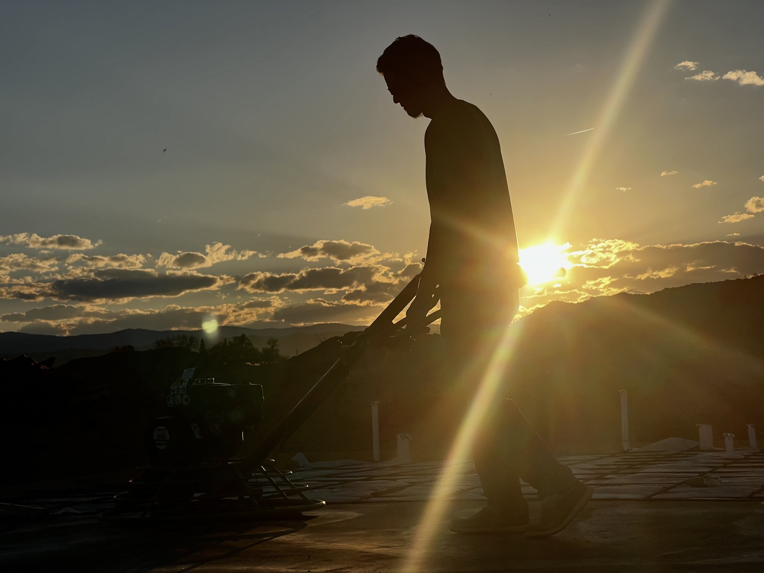 Oranssi carpenter using bench saw