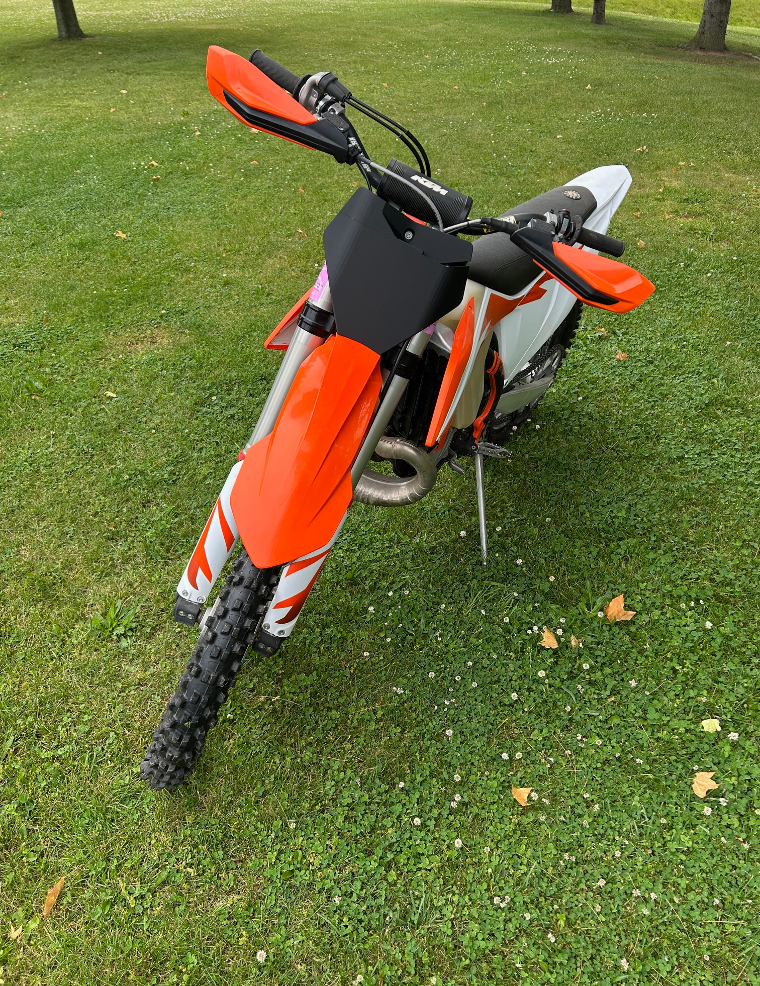FRONT NUMBER PLATE - FRONT VIEW - 10.png
