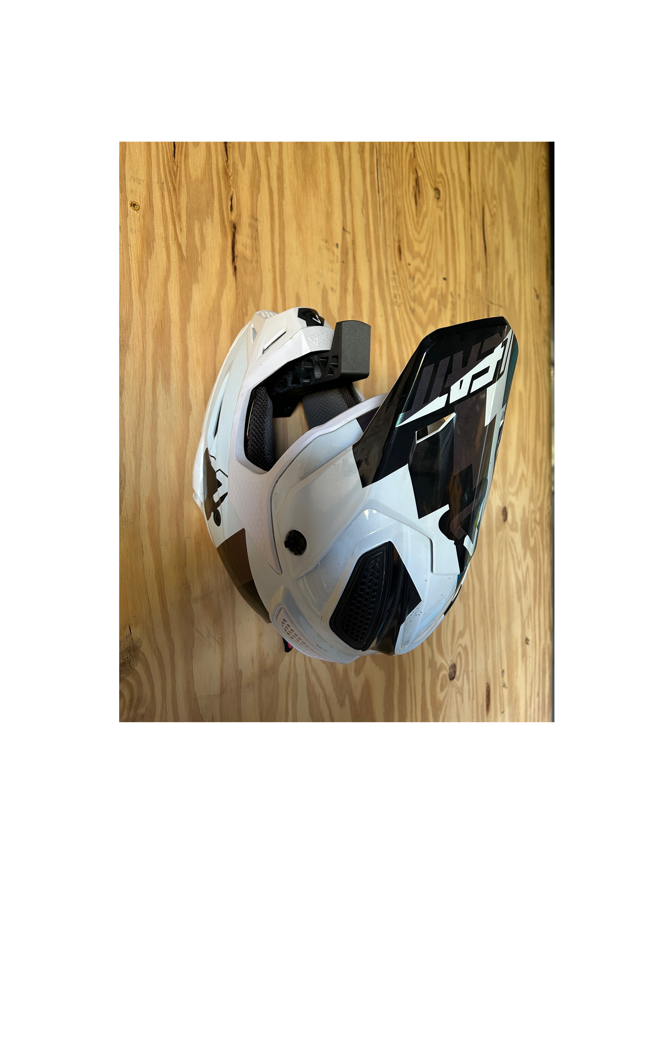 HELMET HOOK 1.png