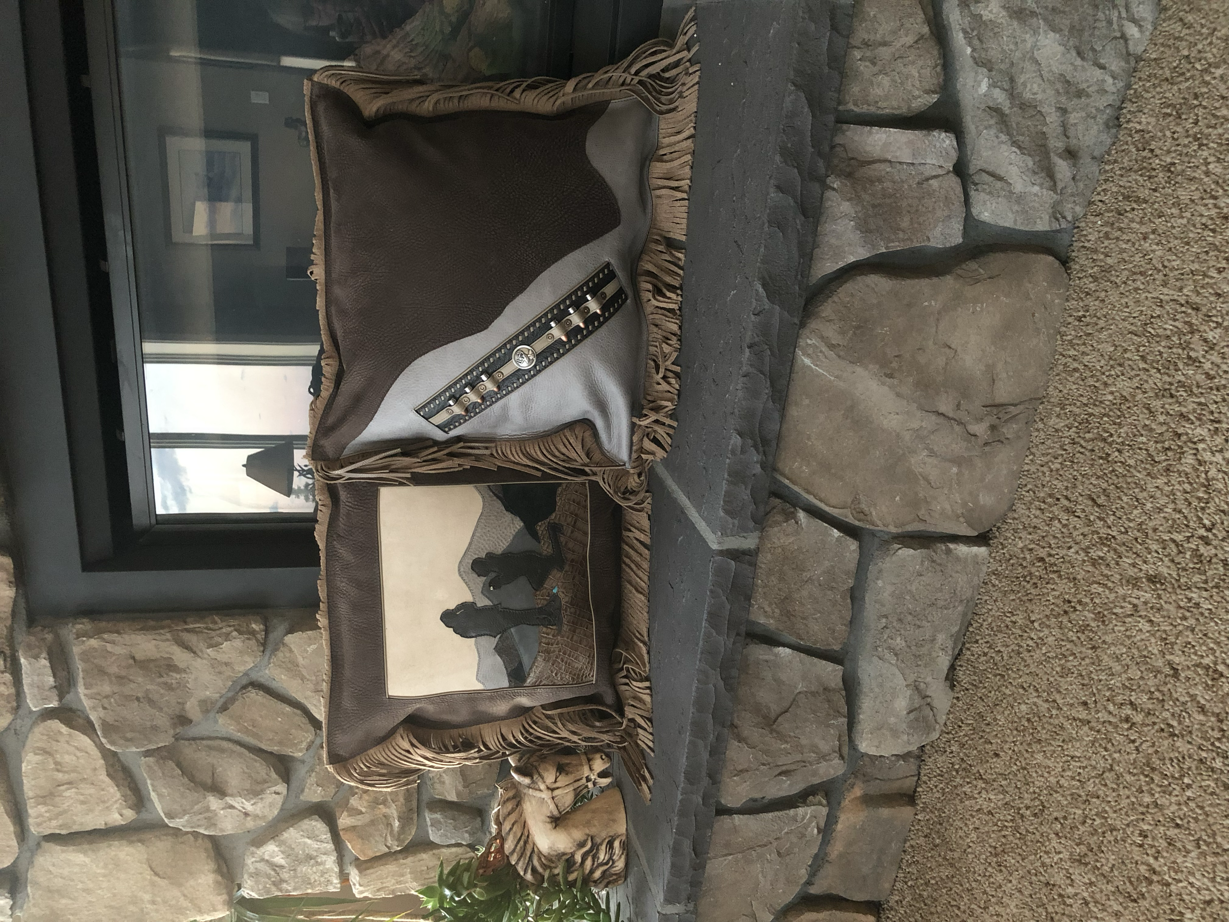 HD - Pillows mantle.png
