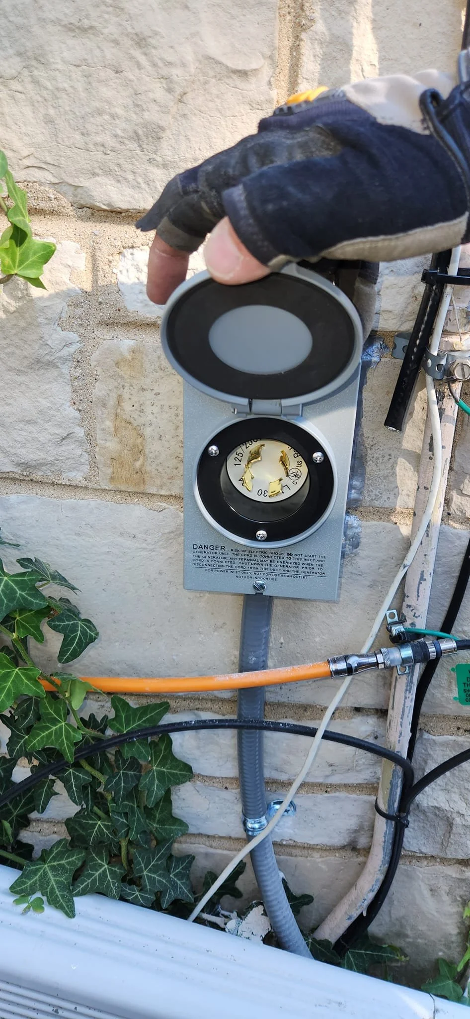 120-Volt, 3-Prong Outlet