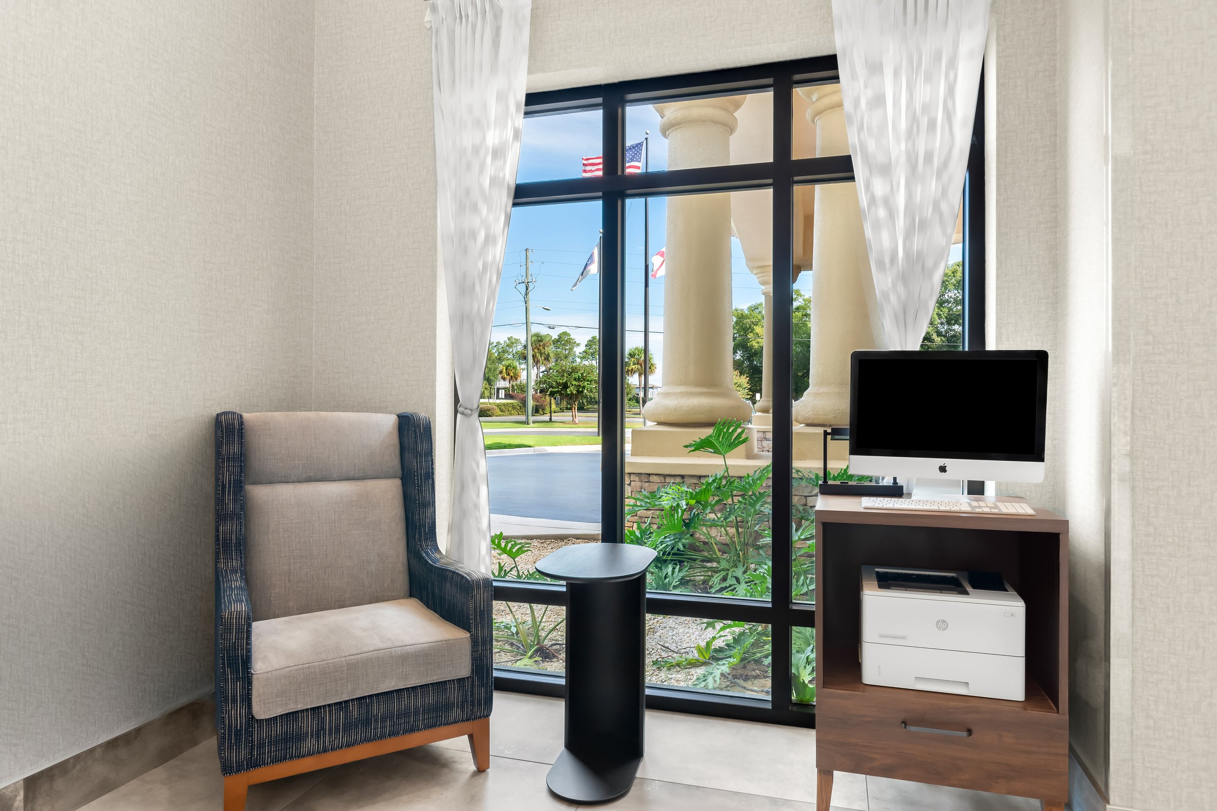 PNSLW-BusinessCenter-1.jpg
