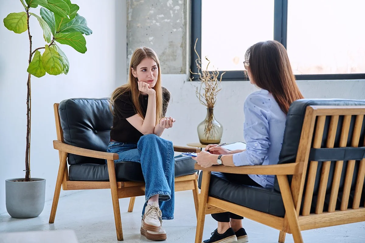 Therapist guiding clients through healing unresolved trauma, overcoming addictive patterns, and rebuilding emotional connection with confidence and clarity.