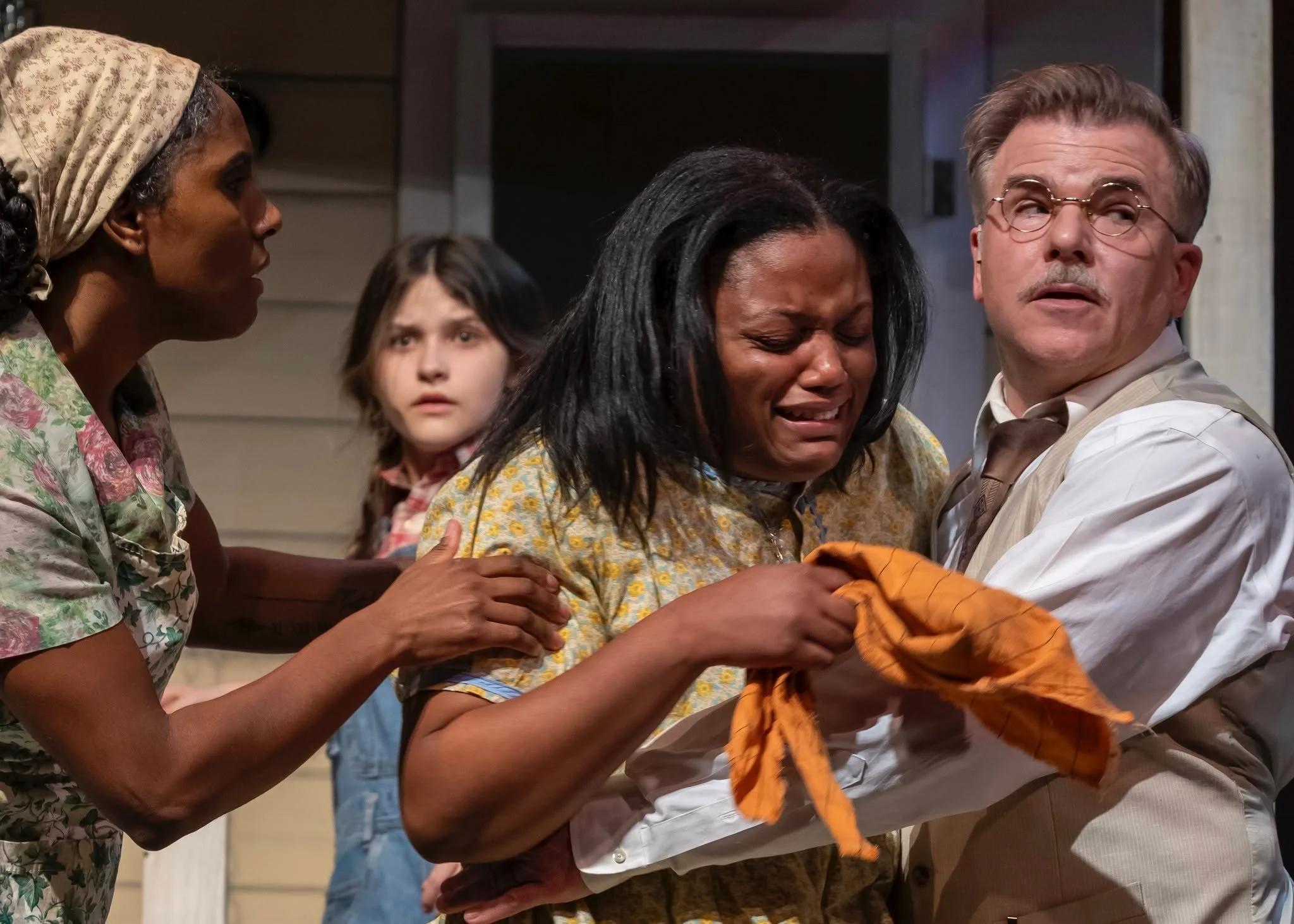 Some beautiful moments to celebrate the final performance of To Kill A Mockingbird this afternoon. 💚 What a special play to bring to the main stage with a stellar cast and wonderful support. We'll see you at 2 PM! #OneMoreTime #MockingbirdOHTC

PHOT