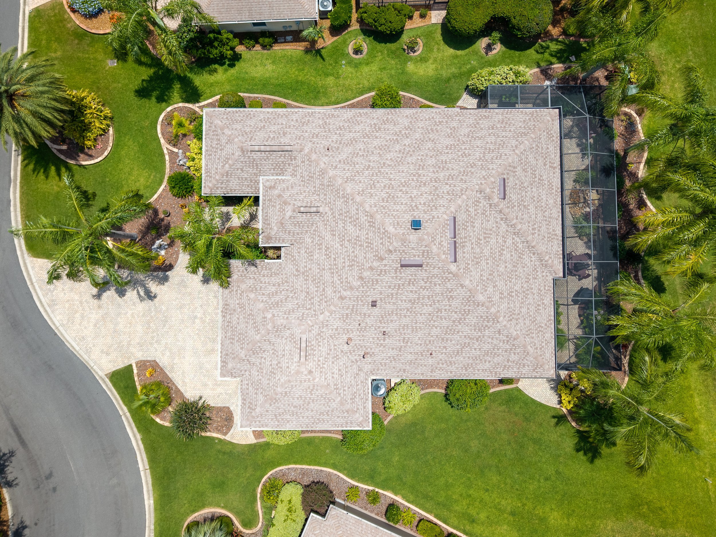 Show the condition of the roof with Top Down shots