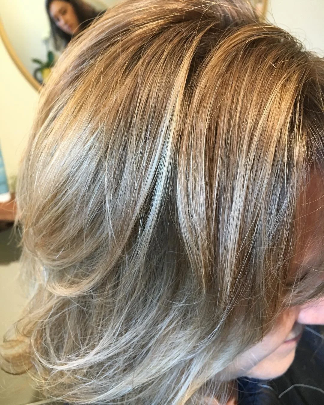 A little sunshine after the rain ☀️☔️🌈 &bull; Blonding &amp; Cut 💛✌🏽💇🏼&zwj;♀️ .
.
.
.
#balayage #colormelt #hairinspo #blondehair #lovepeaceandgoodhair #beyou #thestudioslo #thestudiohairandnailbar  #ruthwickhamhair  #hairstylists #slosalon #san