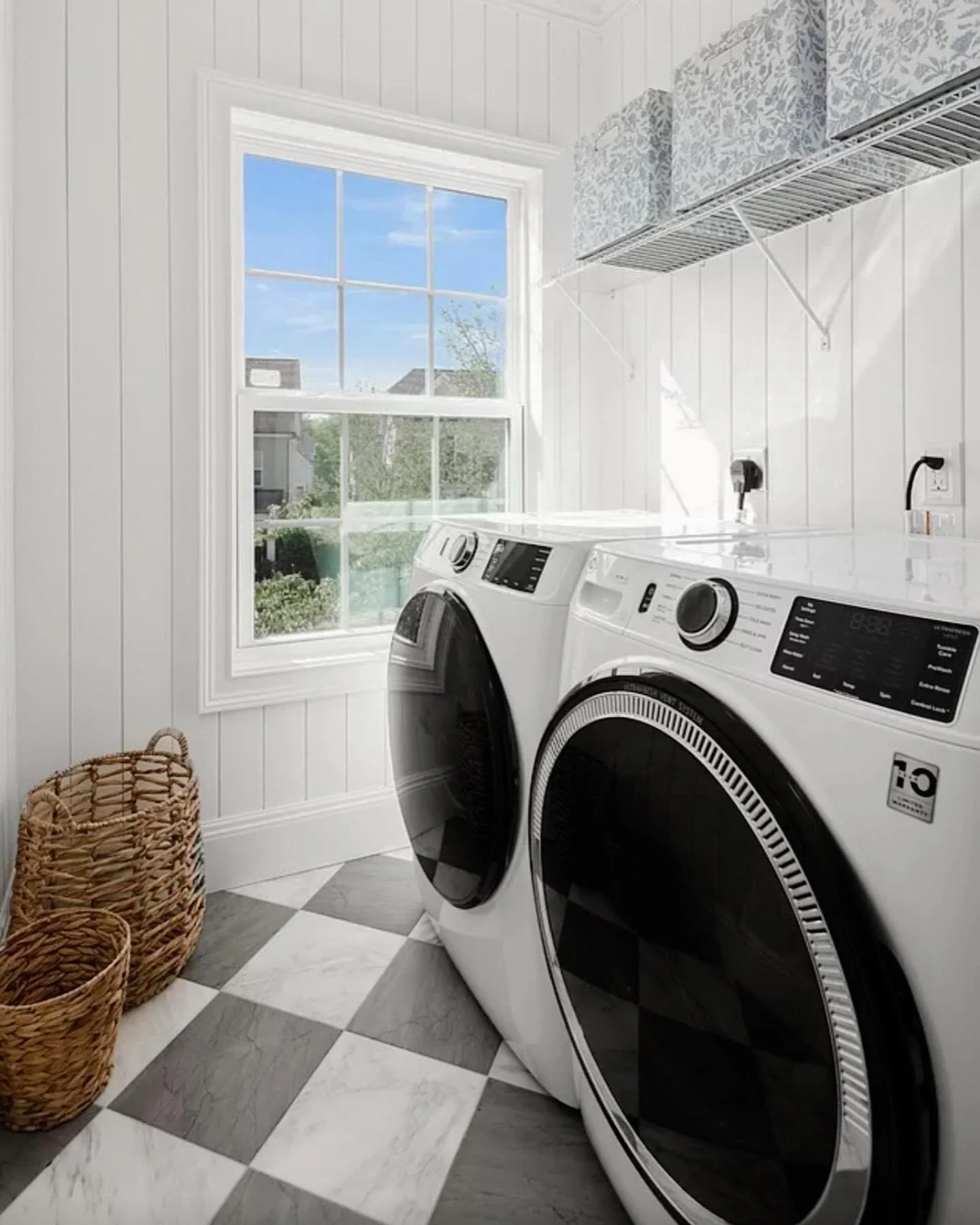 Y&rsquo;all, even the smallest spaces can pack a punch! Check out this sweet little laundry room we spruced up with beautiful Carrara marble and Bardiglio gray marble tiles. Andy hand-honed each piece himself, adding a personal touch that truly stand