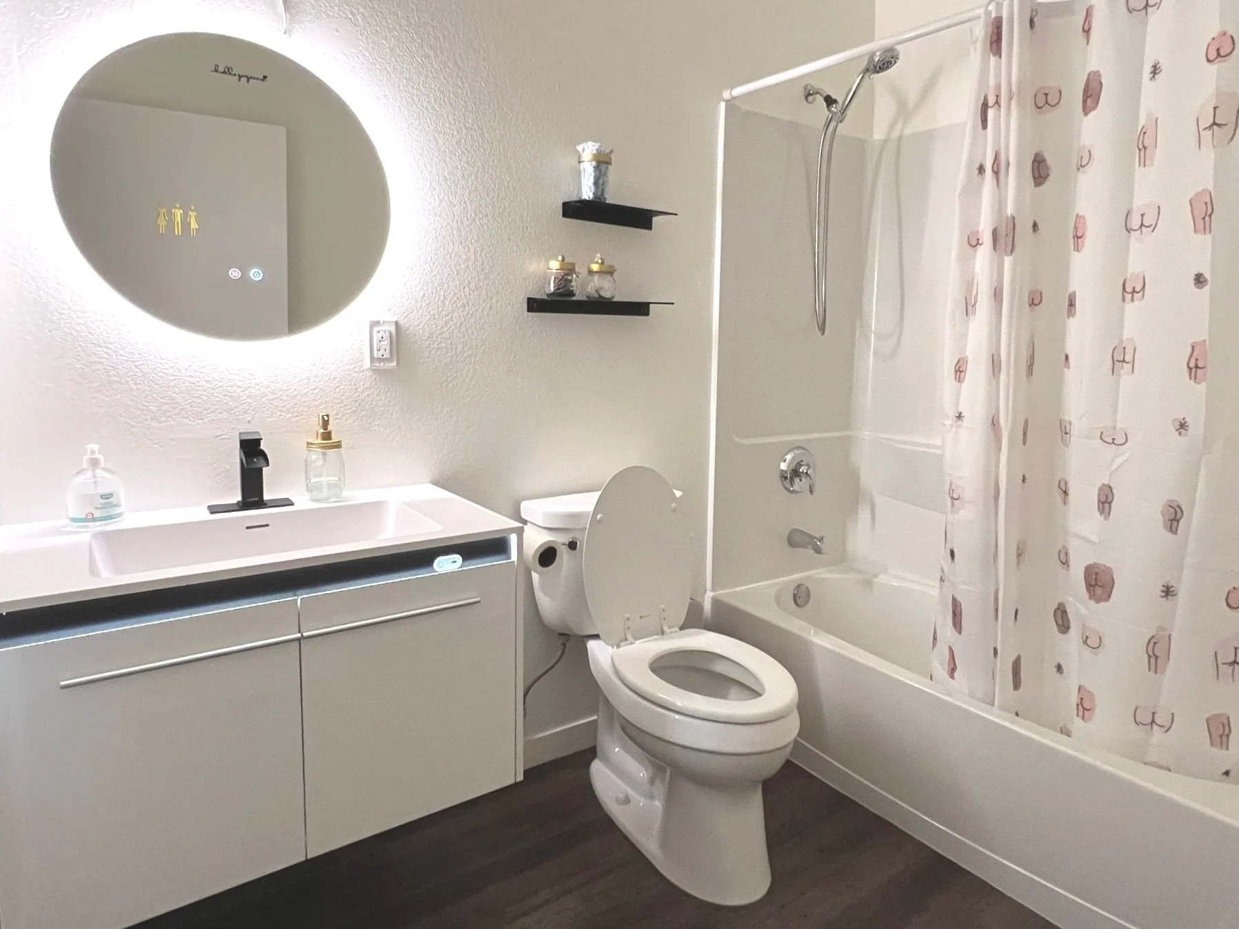 Full equipped bathroom at 24k dance studio