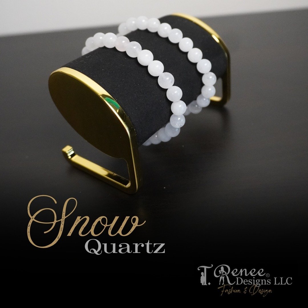 Let the calming energy of Snow Quartz surround you with this stunning bracelet! ❄️✨ Whether you're looking for a touch of elegance or a boost of inner peace, this beautiful piece is the perfect addition to your collection. Treat yourself to some wint