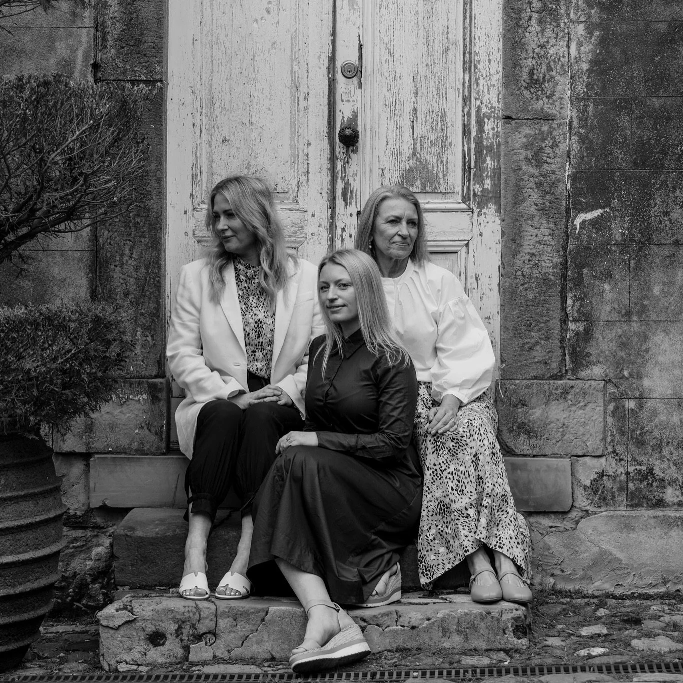 A last minute booking to create some special memories for these queens at @mineralspringshotel picture perfect!

For Family, Lifestyle, Portraiture &amp; Maternity Shoots, give us a tingle @
💻www.journeybylight.com.au

#thefamilynarrative
#macedonra