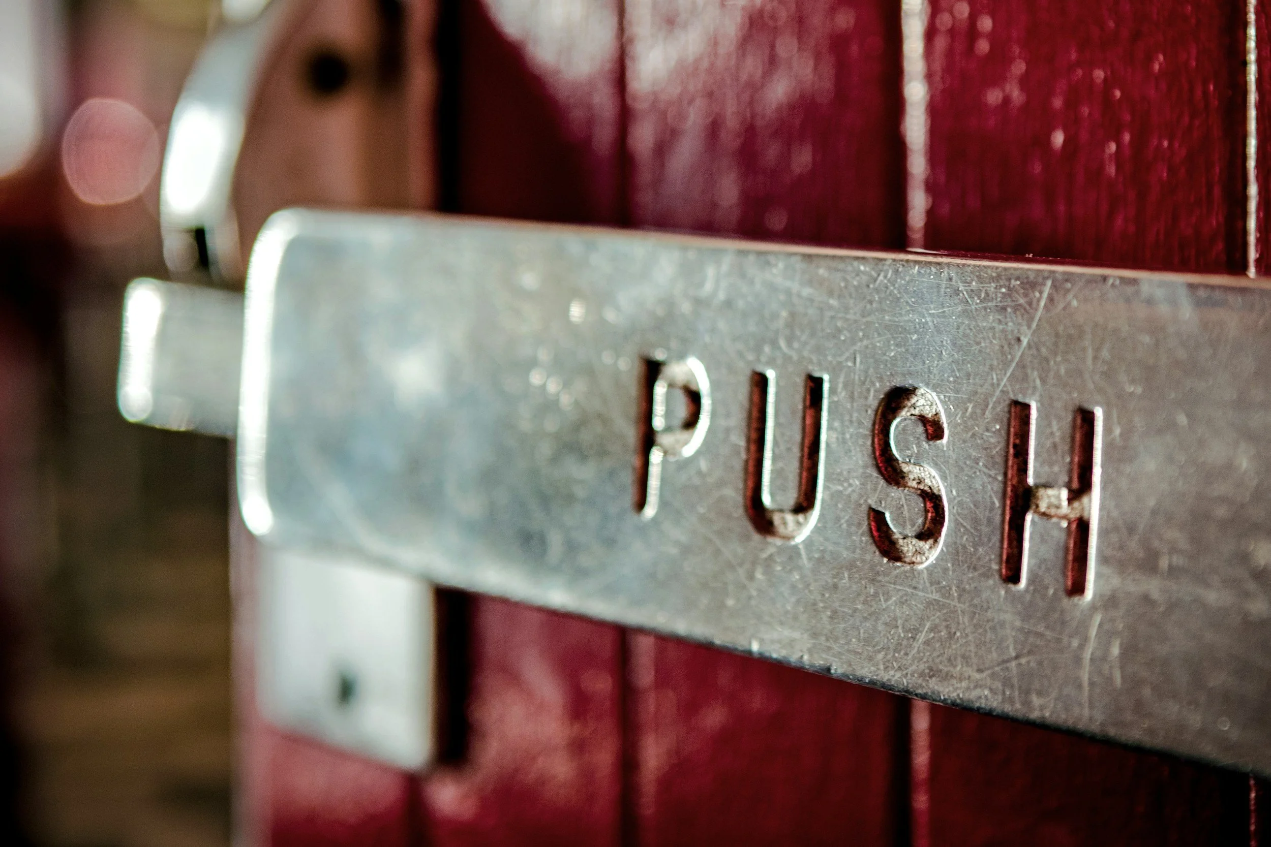 A door hand saying push