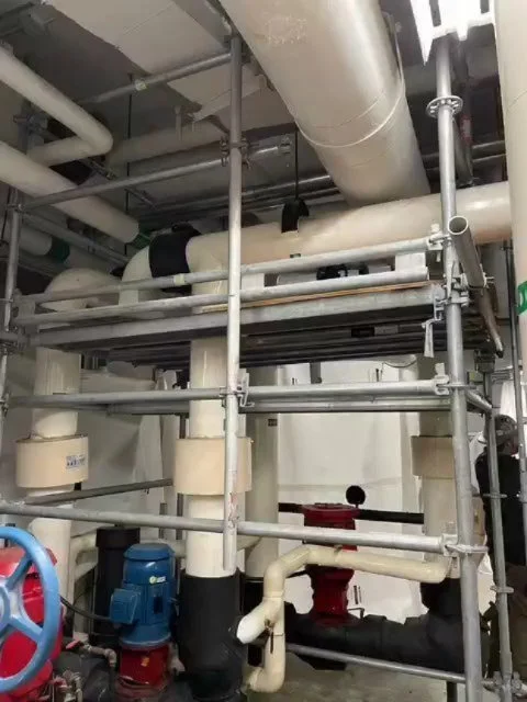 Scaffolding for tight locations