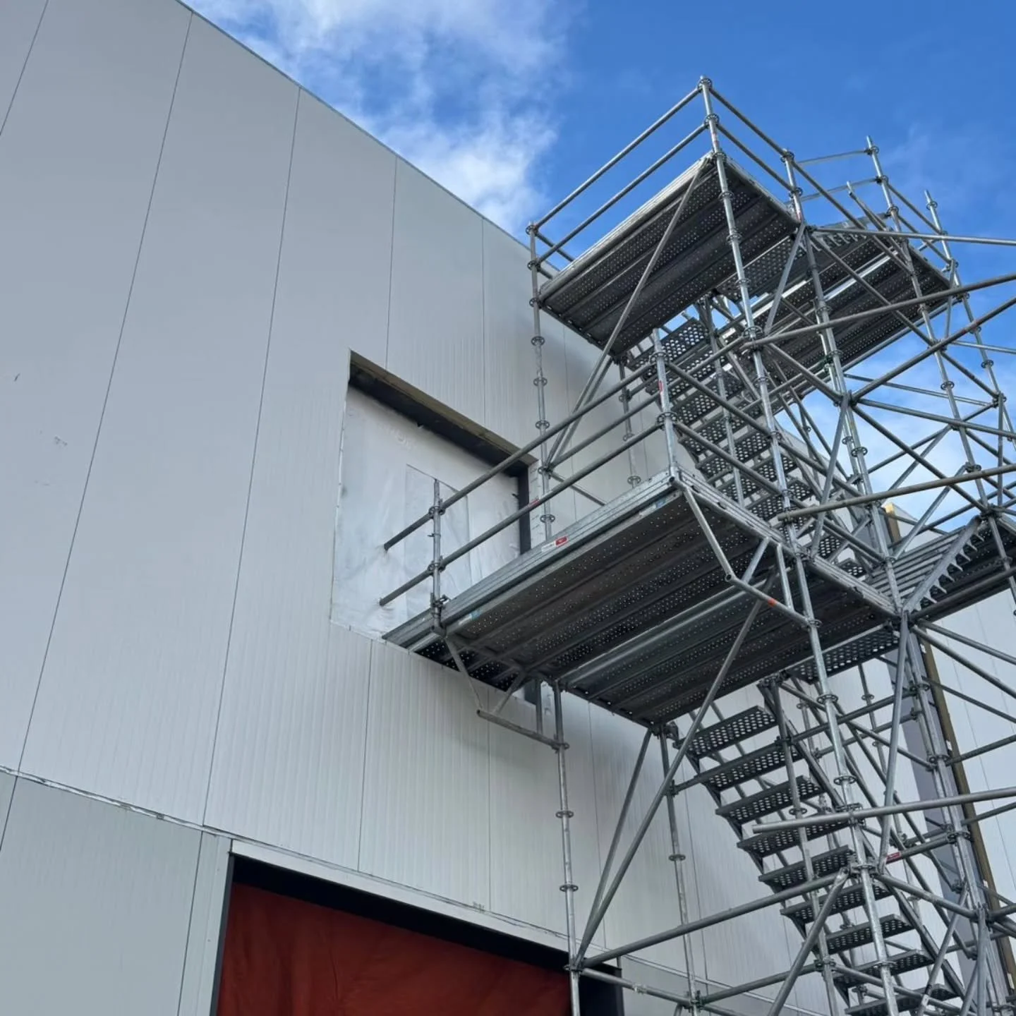 Clean, controlled, and actually convenient access. 😎
Zipper door shrink-wrap entry with zero dust migration, tied into a solid stair tower for easy up-and-down all shift long.
This is how we keep your shutdowns running smooth and your changeouts spo