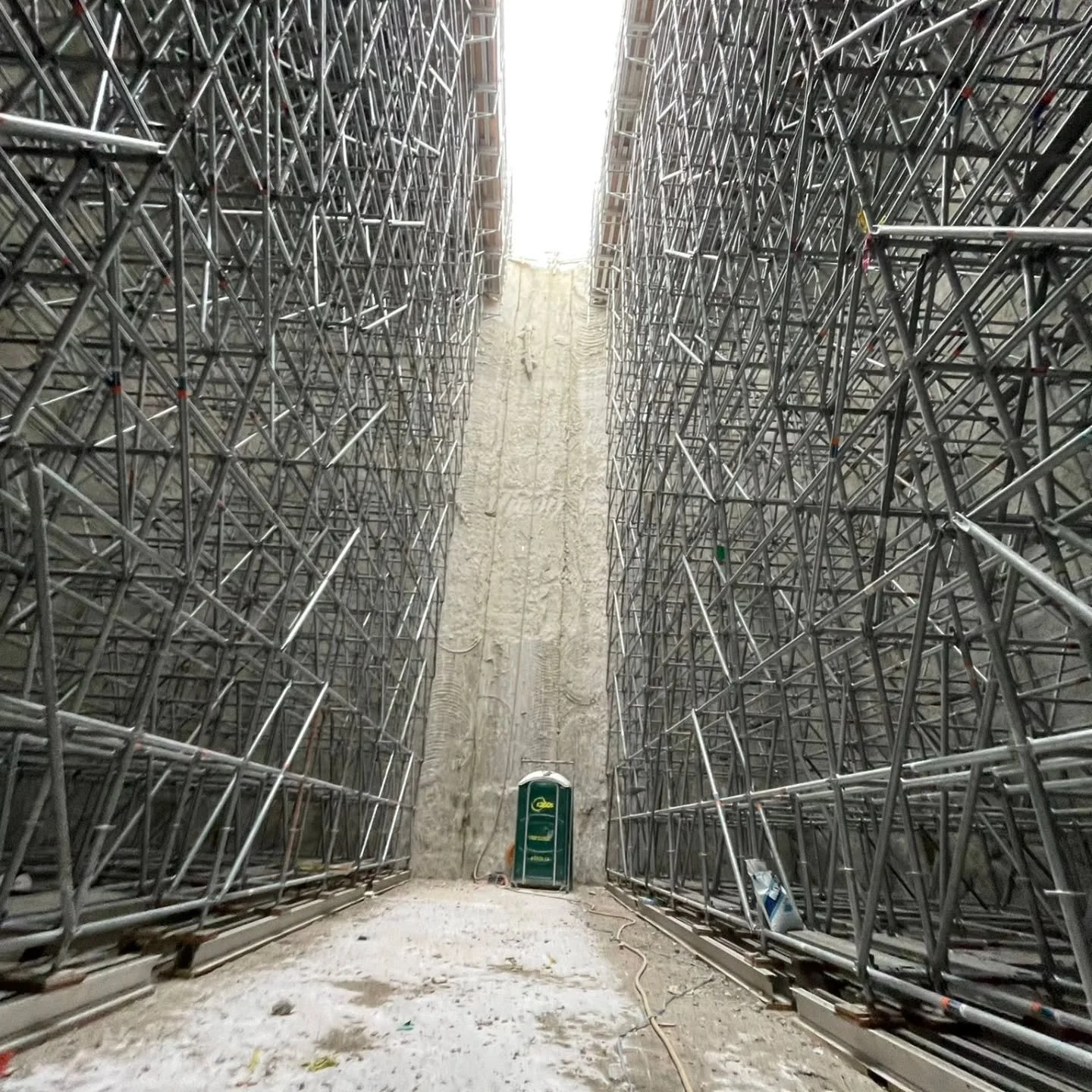 When the structure gets heavy, the support has to get smarter.
Two side-by-side scaffold platforms designed to hold formwork while crews set heavy concrete beams &mdash; safe access plus serious load-bearing strength.
This is what scaffolding looks l