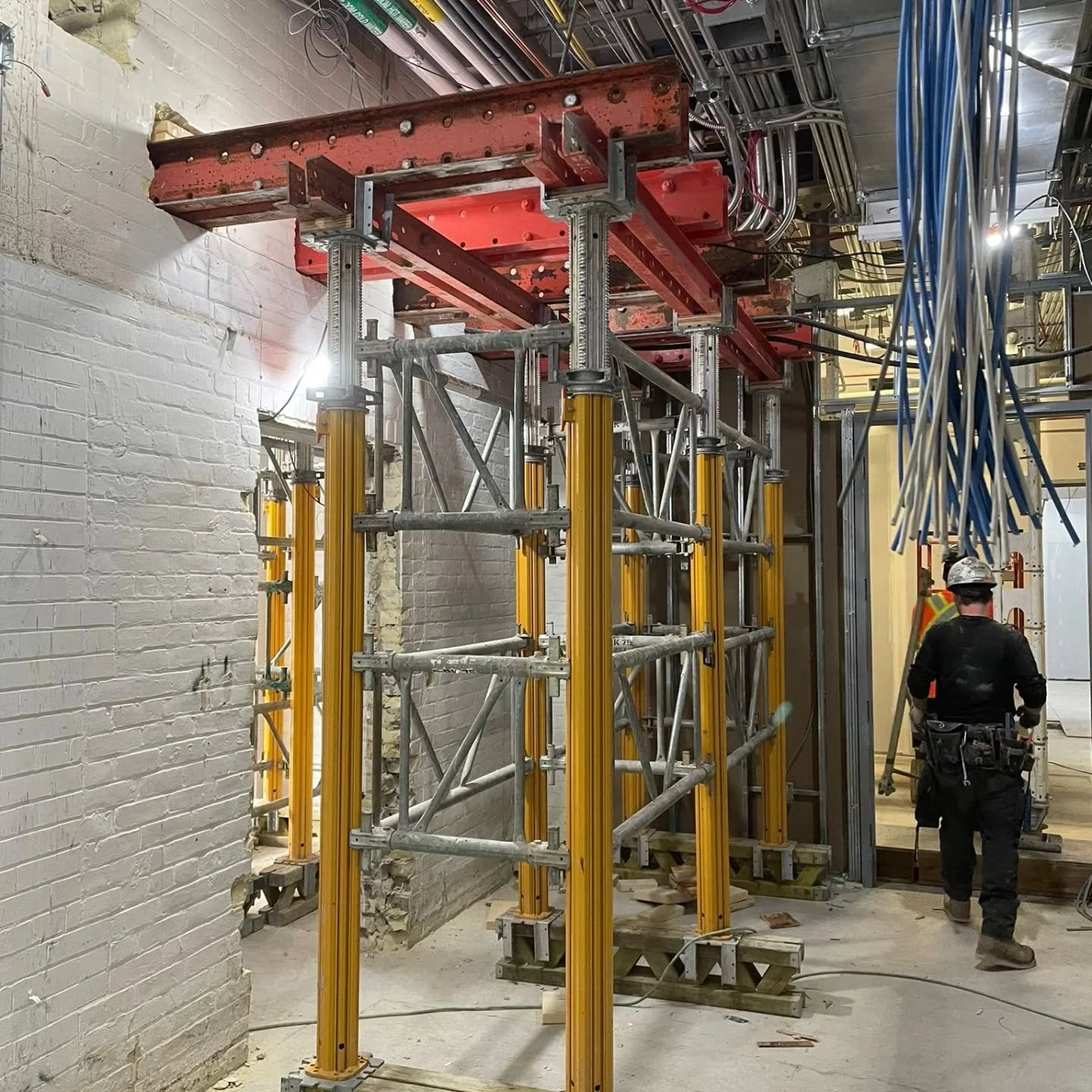 ​Heavy lifting in progress. 💪 Needles are in and the weight is transferred. Another clean shoring setup keeping things safe and secure on site.

​#torontoconstruction #gtaconstruction #needlebeams #shoring #structuralshoring #underpinning #torontoco