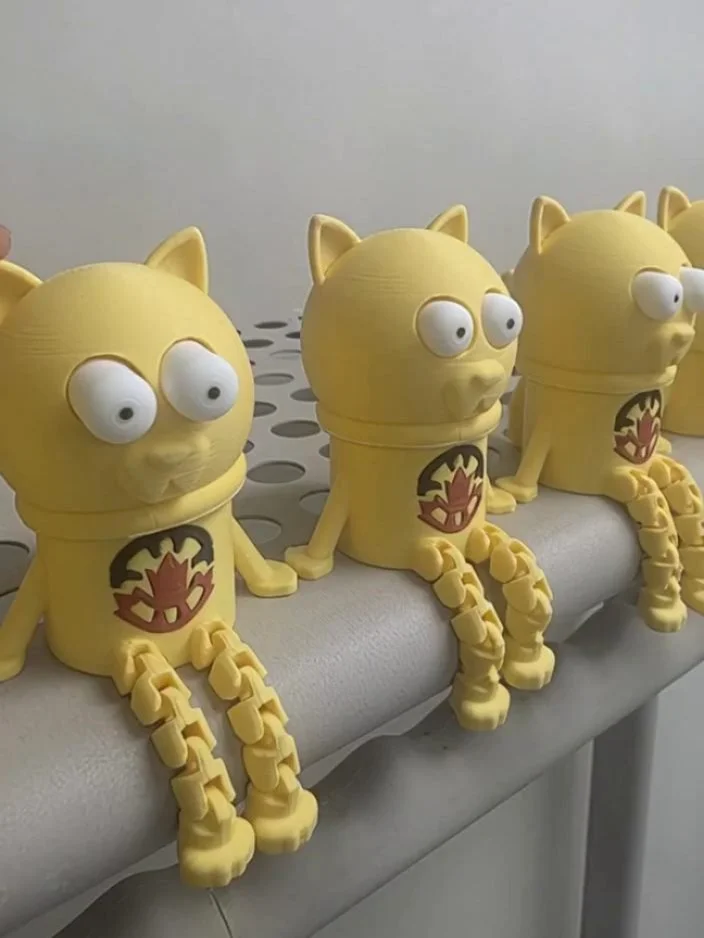 🟡 Meet our hardest-working crew yet. 🟡

They&rsquo;re building system scaffold&hellip;
They don&rsquo;t complain&hellip;
And they fit perfectly on your desk 😄

📣 Contact your SCAFFOLD.CA representative today
to see how YOU can get a FREE Desk Bud