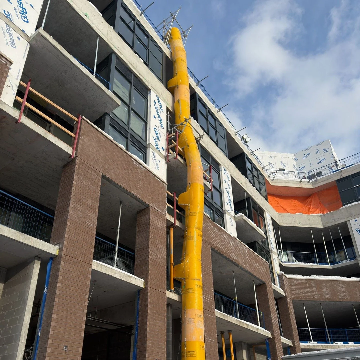 Demo day doesn&rsquo;t have to mean chaos. We set up a debris chute system for clean, efficient material drops perfect for mid-rise and multi-level renovations.
#DemolitionToronto #TorontoRenovations #GTAConstruction #TorontoBuilders #TorontoRealEsta
