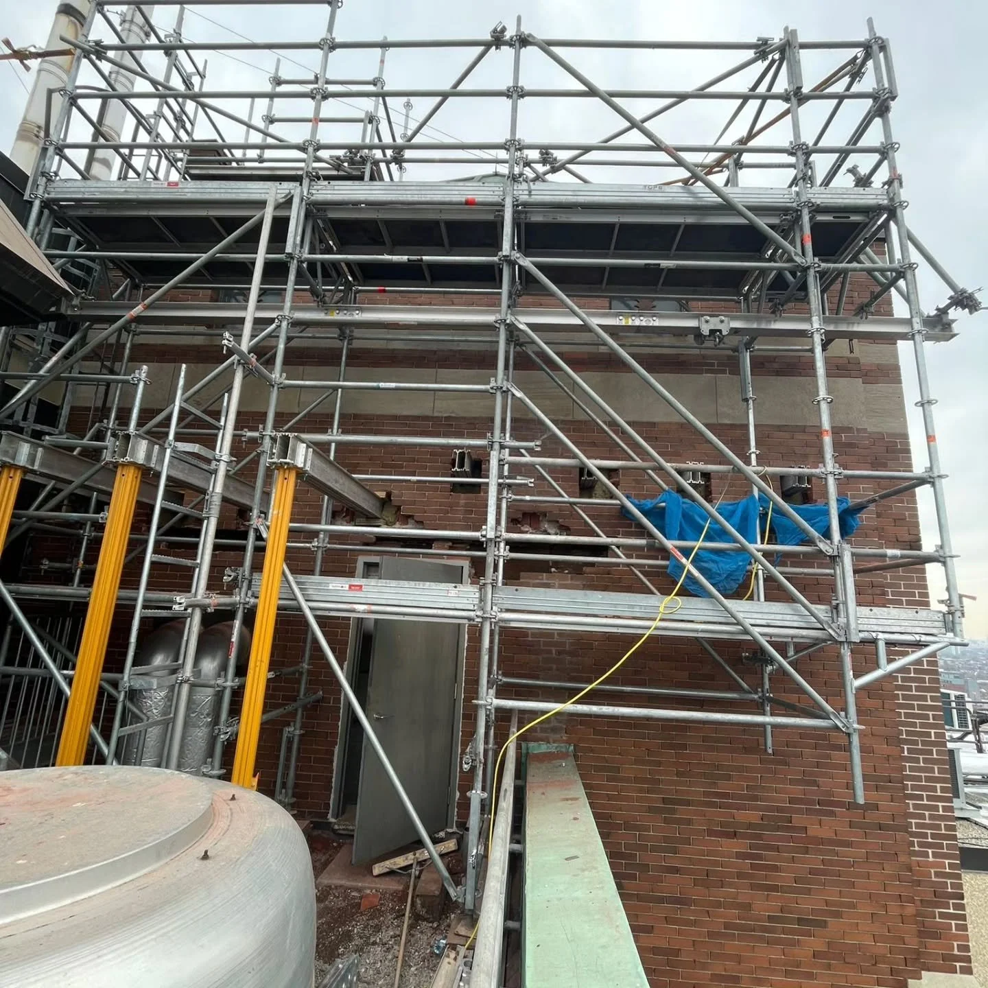 Precision access and engineered shoring working together to get the job done safely and efficiently.
This rooftop setup was designed to provide secure access while transferring structural loads exactly where they need to go. Tight space, active build