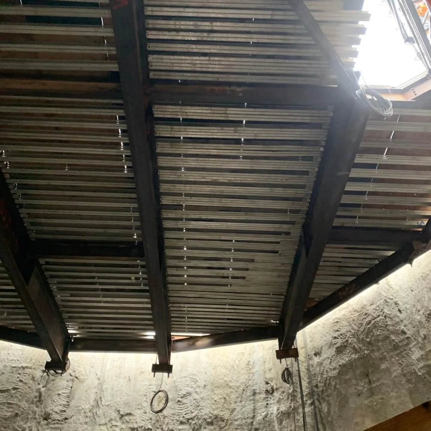 Solid, safe, and built to perform. 🔩
We installed aluminum beams across structural steel to create a fully supported working platform&mdash;engineered for strength, efficiency, and reliability on site.

#ScaffoldingSolutions #ConstructionSafety #Acc